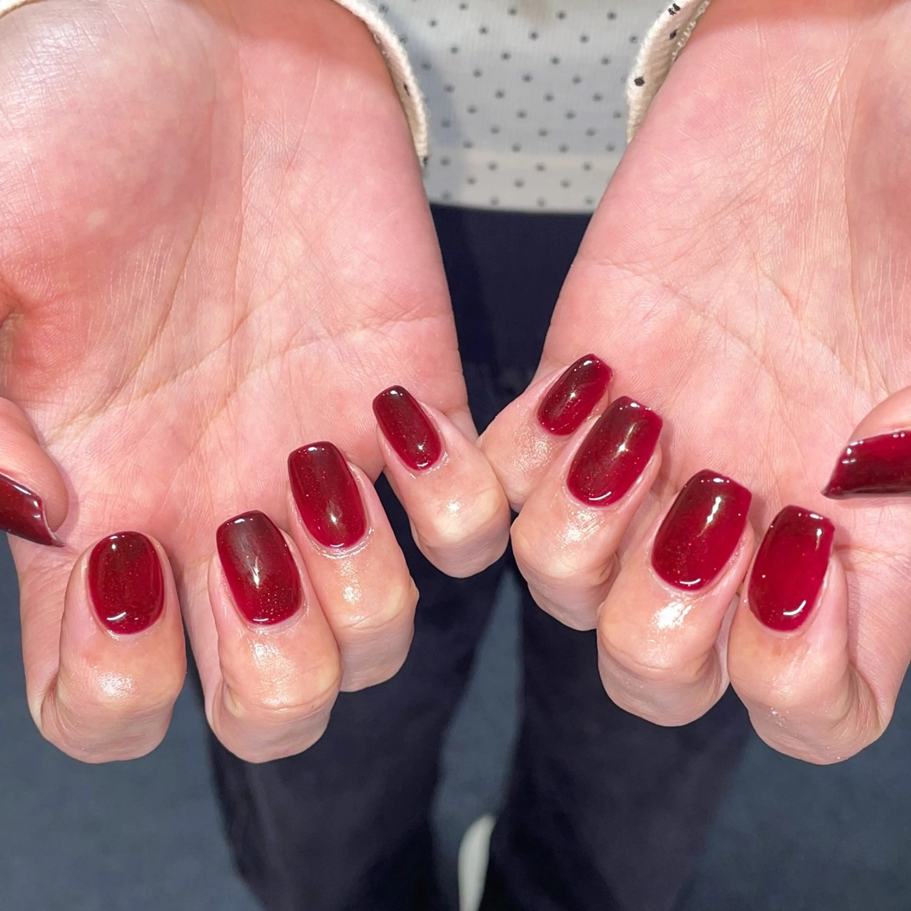 ネイル ワンカラーネイル 赤色 シンプルネイル スクエアネイル ハンドネイル ハンドケア 🎀NAIL🎀 AI🪄︎︎◝✩のネイルデザイン