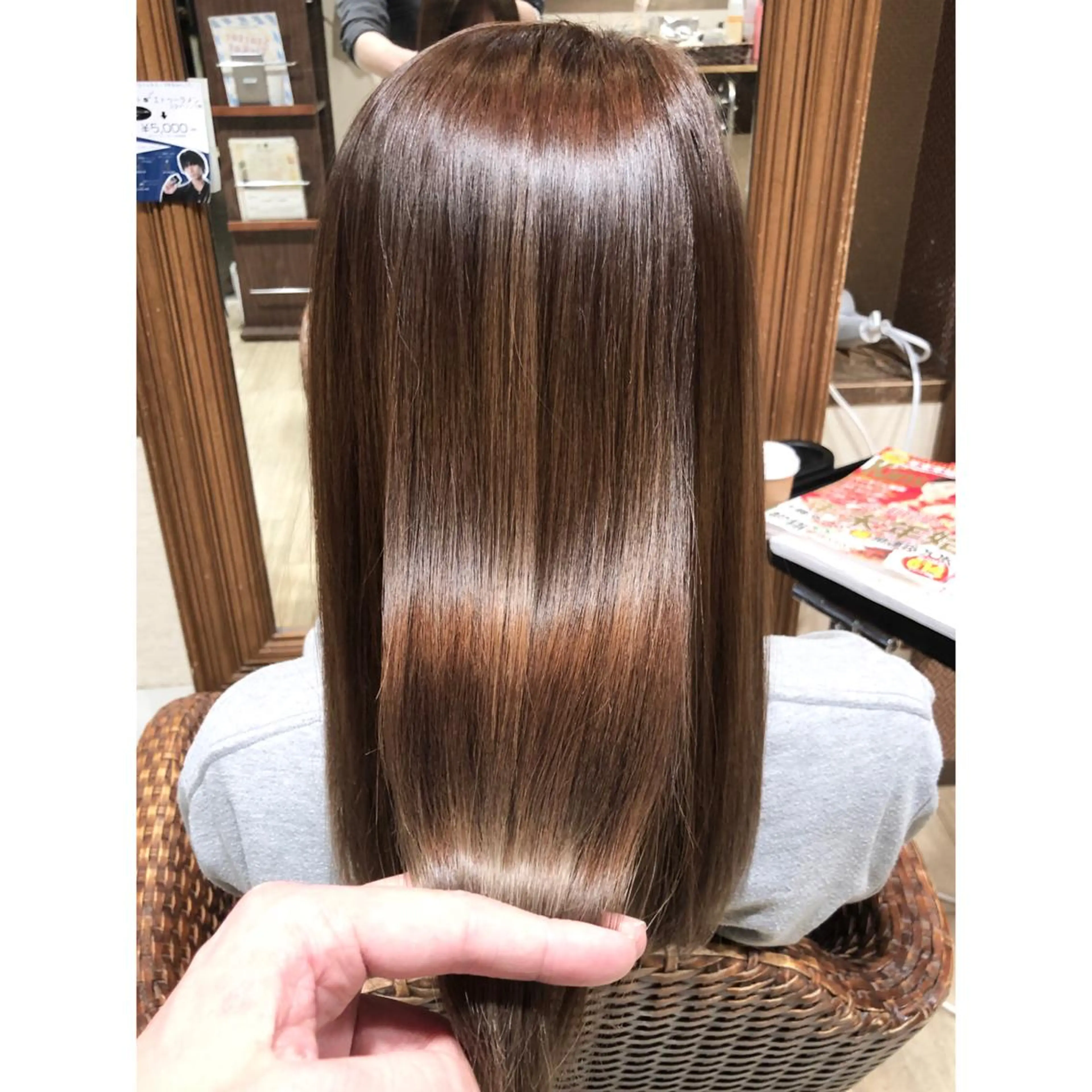 セミロング カラー イルミナカラー 髪質改善 トリートメント トリートメント KIZU 髪質改善 オカルト怪談のヘアスタイル