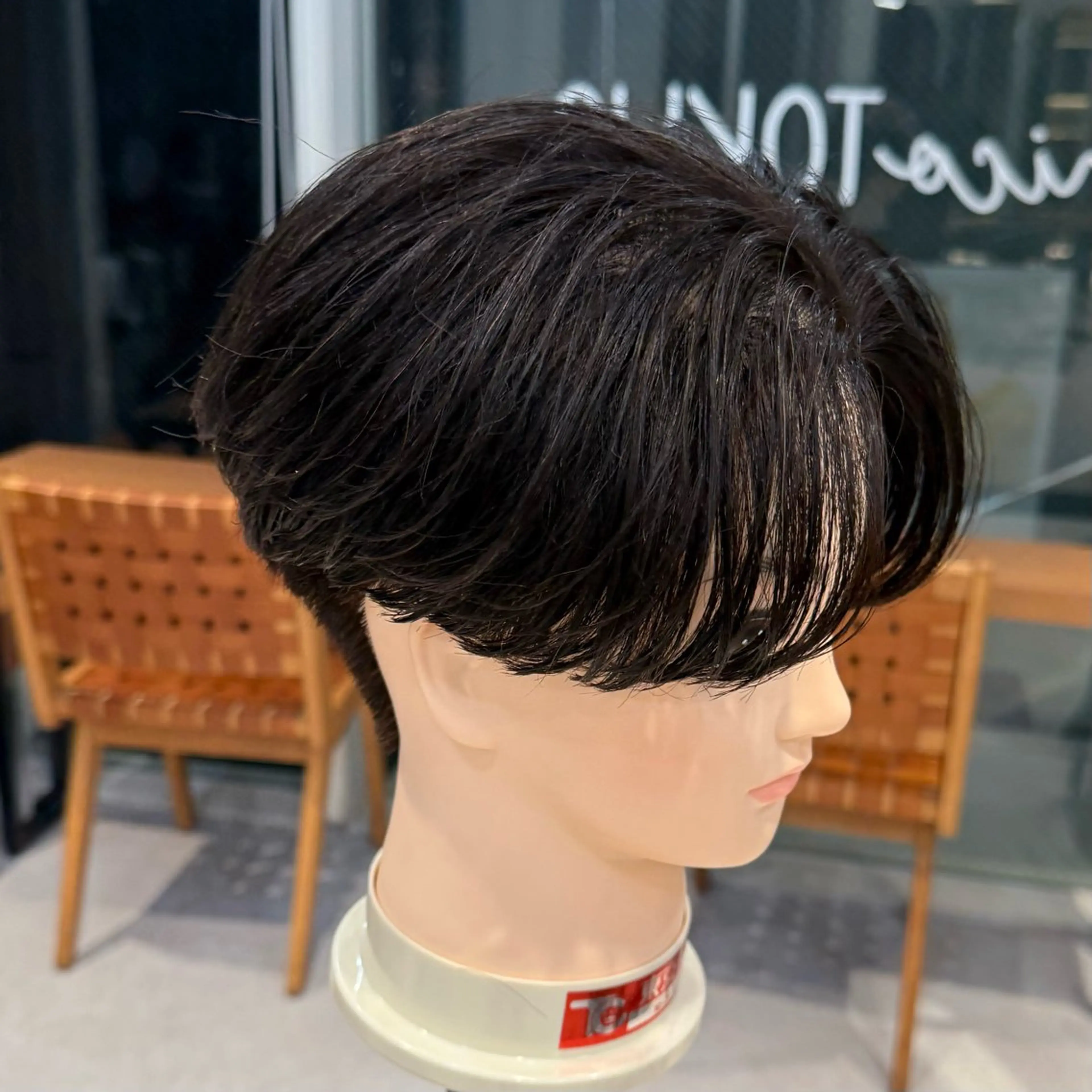 セミロング メンズ ハイトーンニュアンス 毛流れシャドウパーマのヘアスタイル