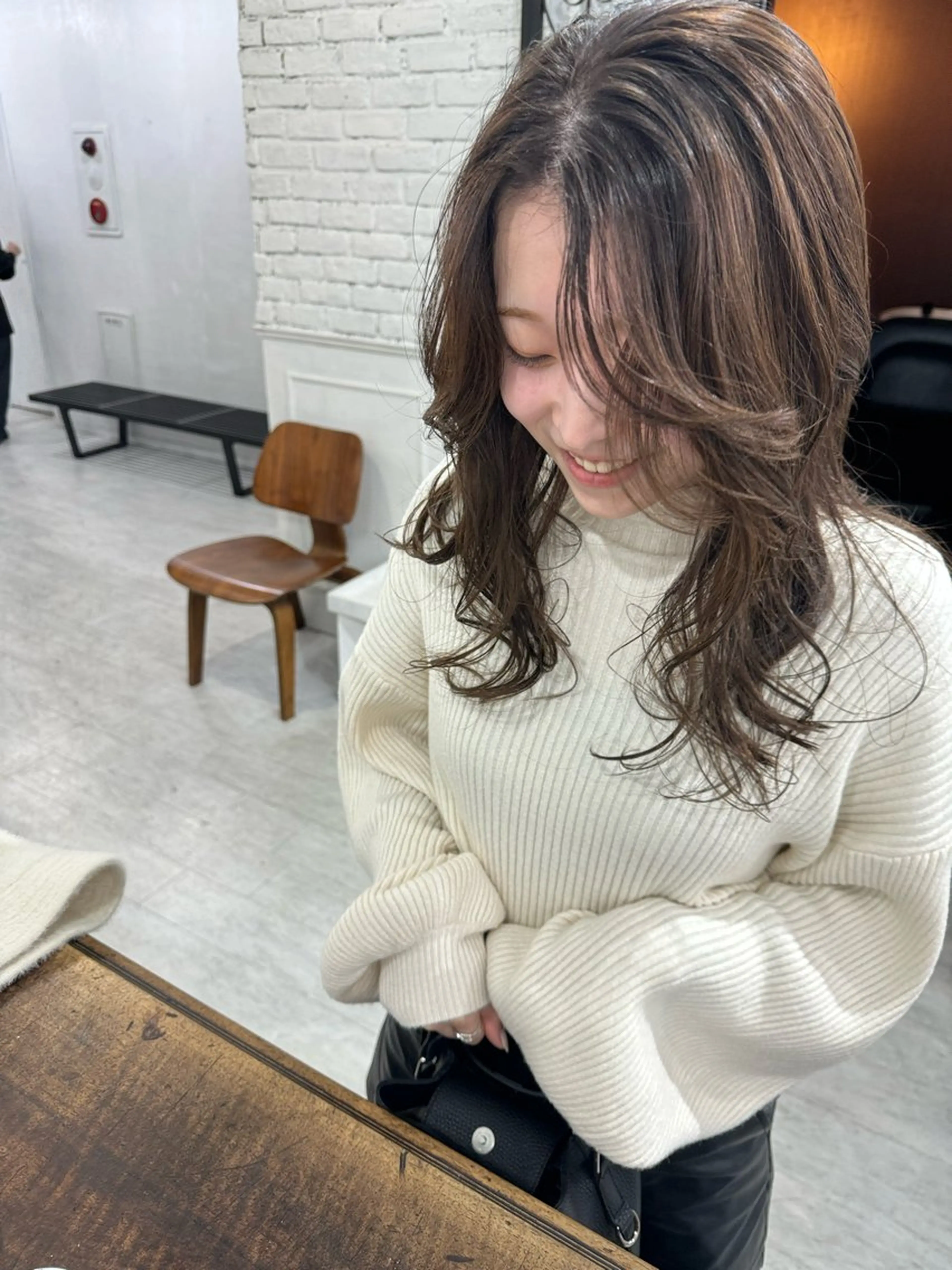 セミロング カラー バレイヤージュ ミストバング ベージュカラー ブリーチ 抜きっぱなしブロンド ヘアカラー トリートメント SALOWIN札幌大通り所属・札幌ブリーチカラー/ ダブルカラー/ドイのヘアスタイル