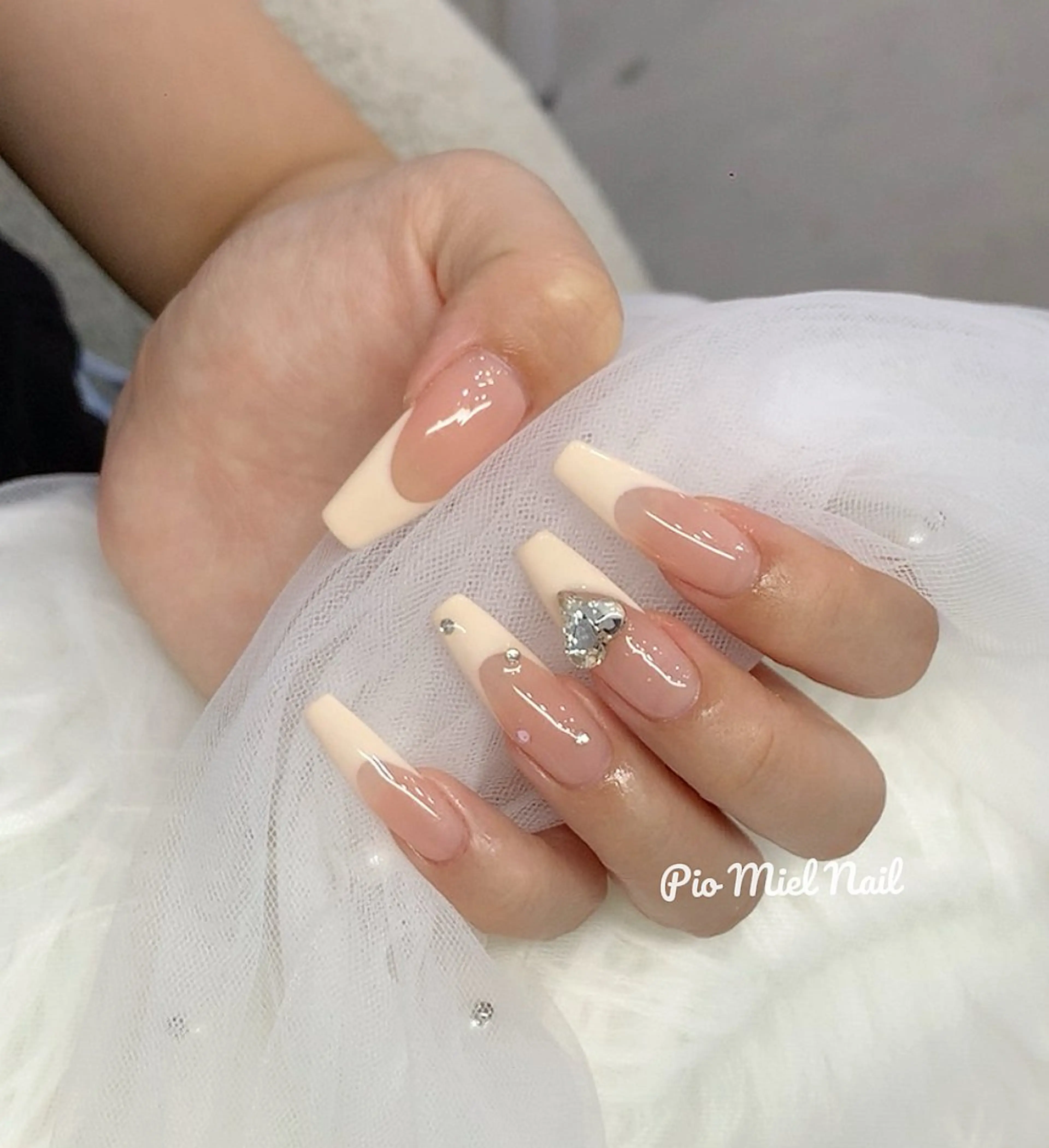 ロング 韓国風ヘア ハンドネイル Pio Mielのネイルデザイン