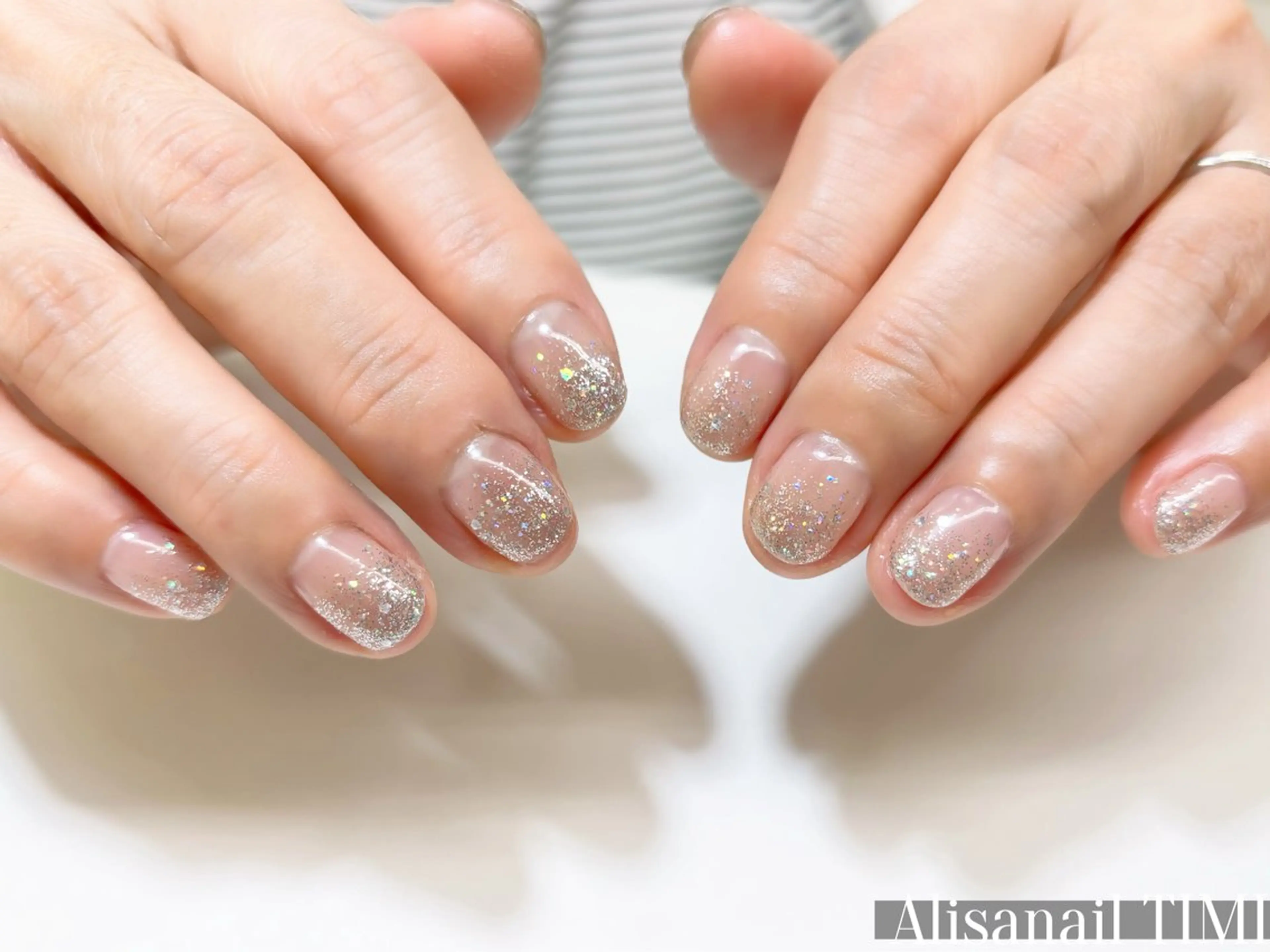 ネイル グラデーション ラメ(グリッター) ラメグラデーション ハンドネイル Alisa nail Timiのネイルデザイン