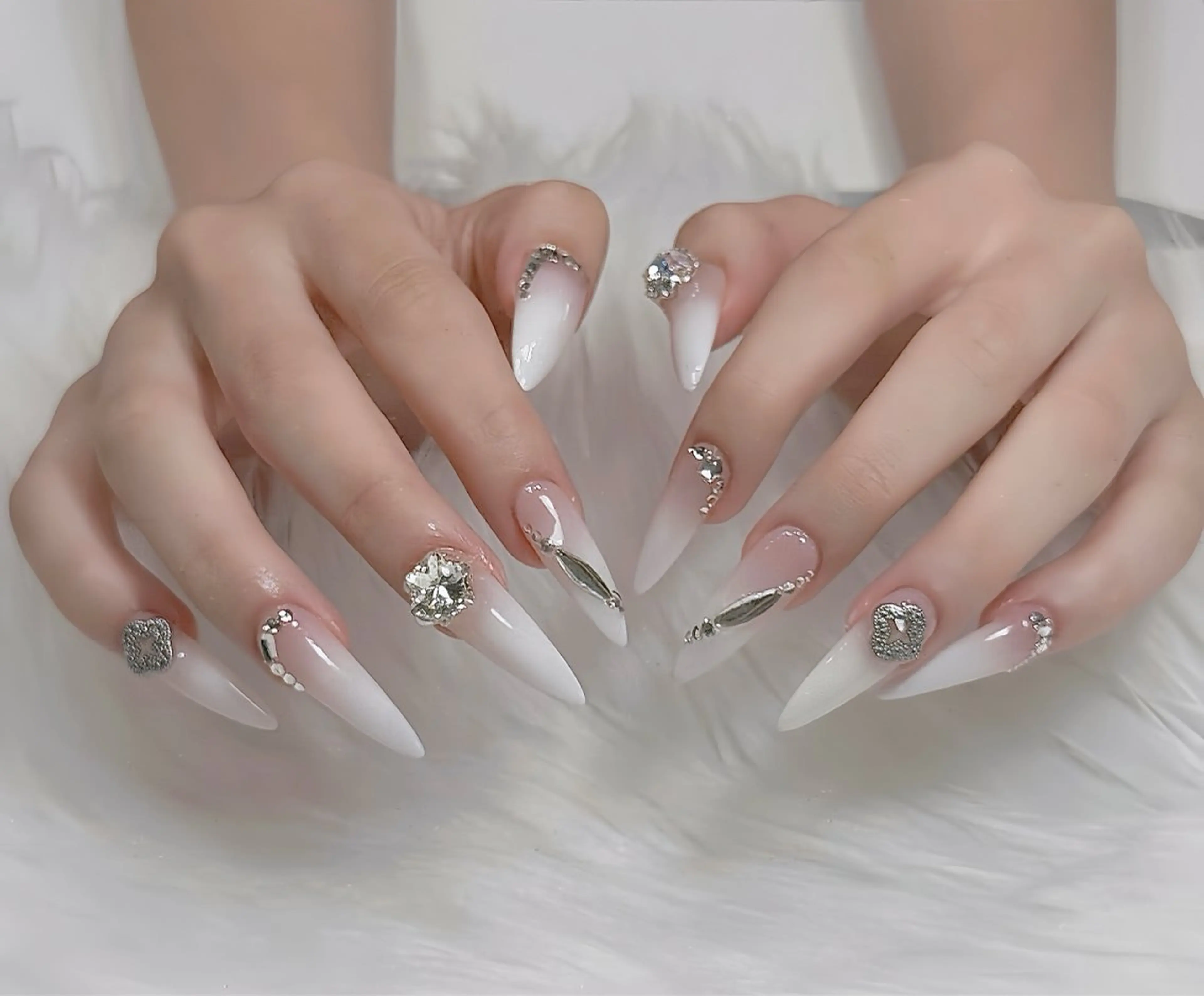 ネイル オーロラネイル チークネイル フットネイル フレンチネイル ジェルネイル ハンドネイル Nichi Nailsのネイルデザイン