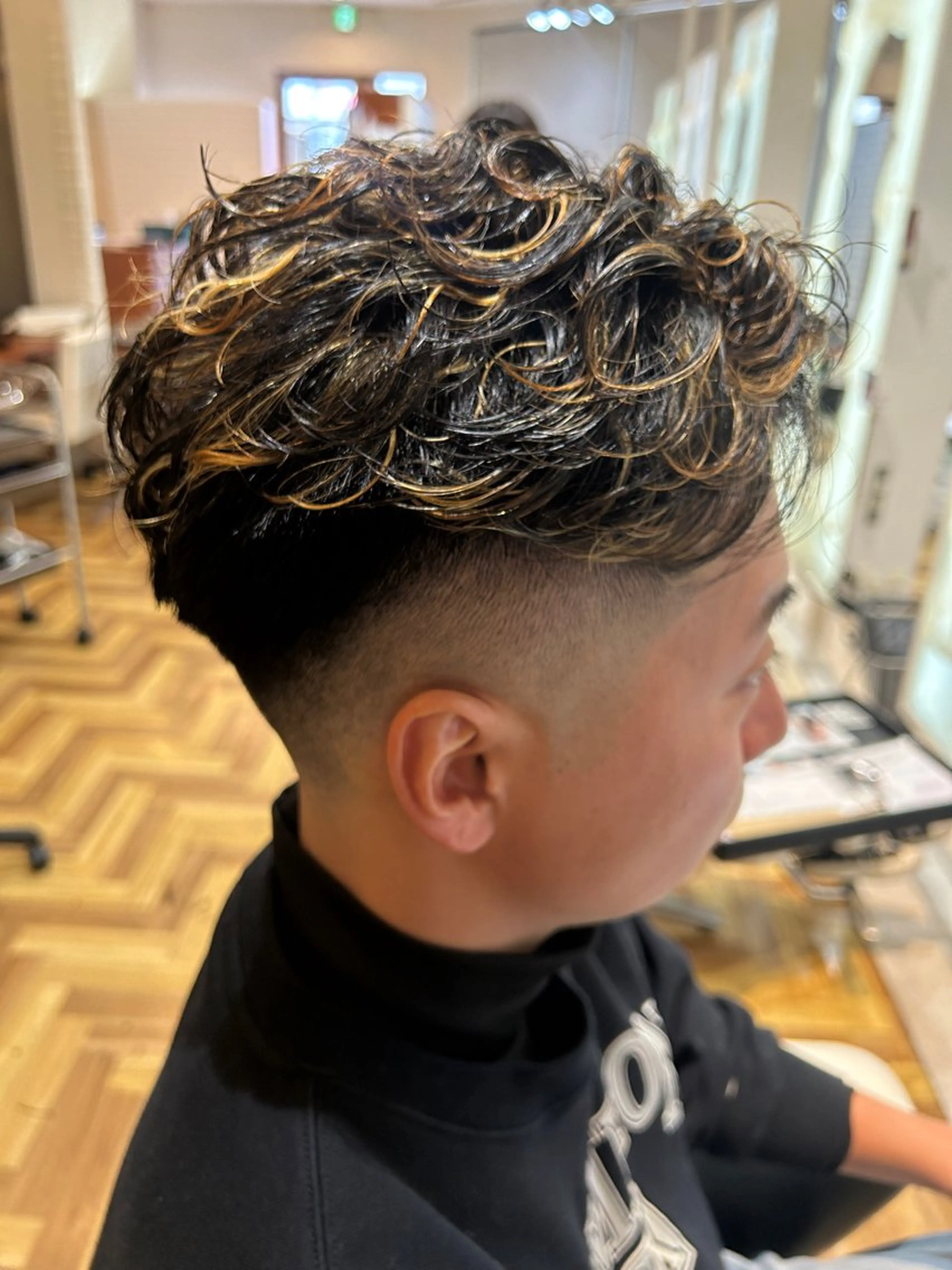 カラー メンズ メンズハイライト ハイライトカラー ヘアカラー トリートメント 福森 みずきのヘアスタイル