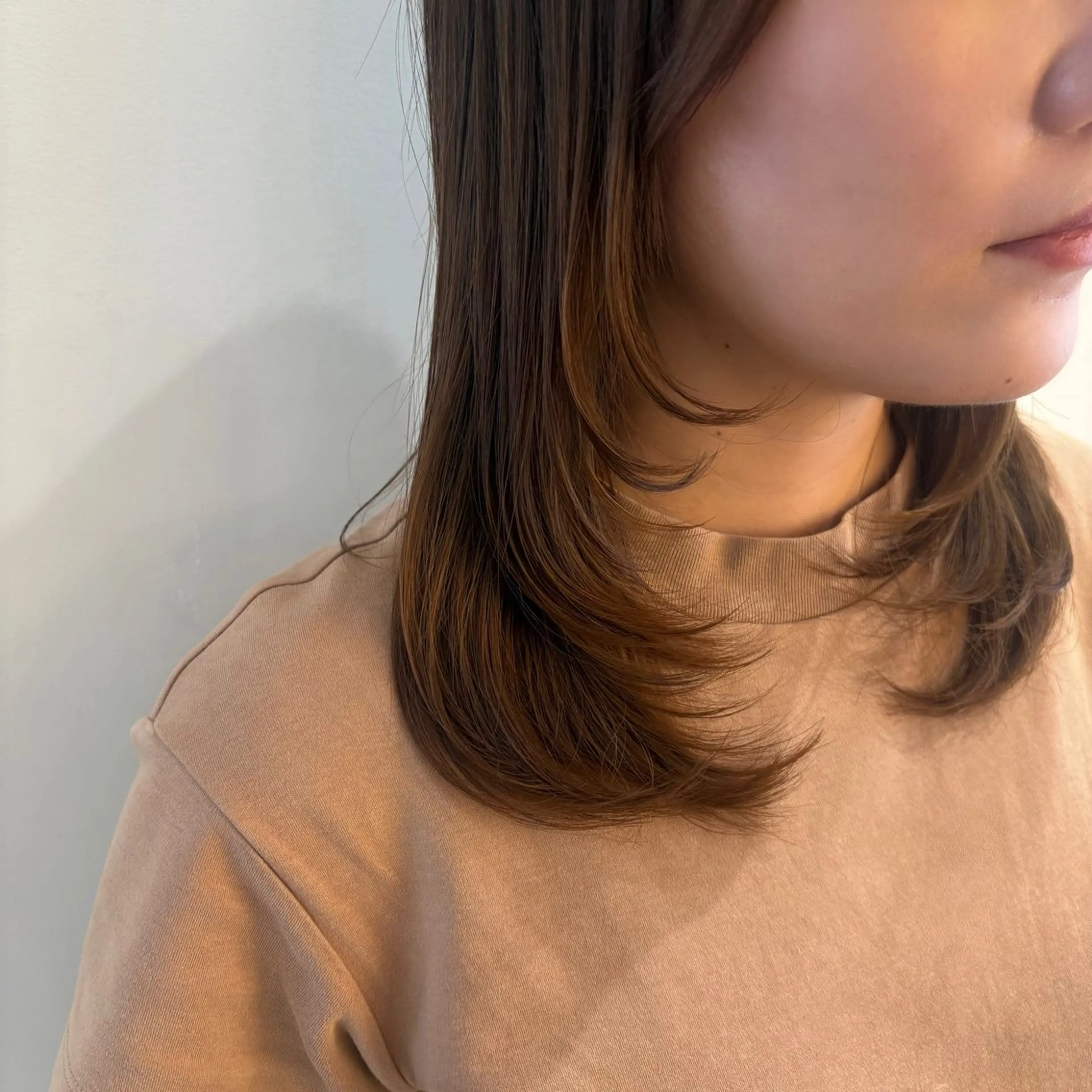 セミロング 顔まわりレイヤー 顔周りカット レイヤーカット 棚橋 光海のヘアスタイル