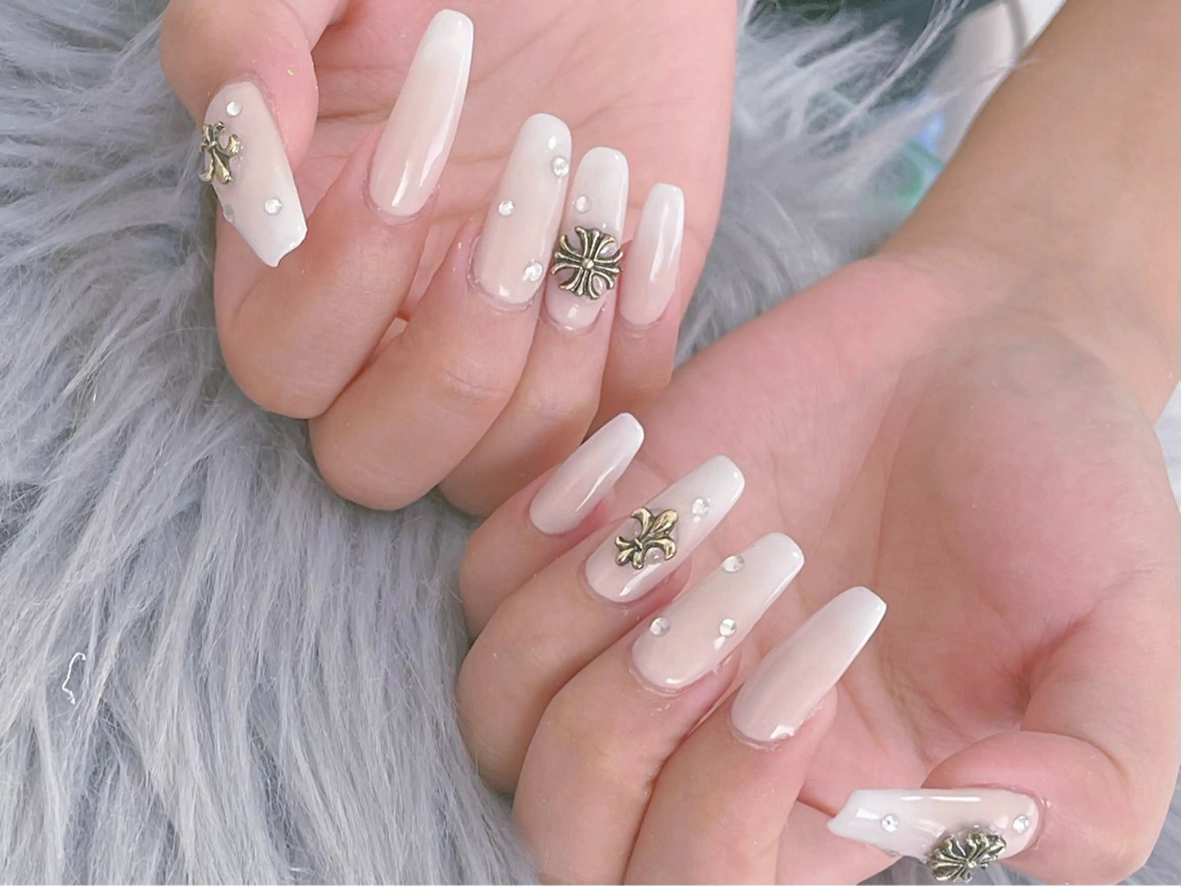 セミロング ハンドネイル Nina's nailのネイルデザイン