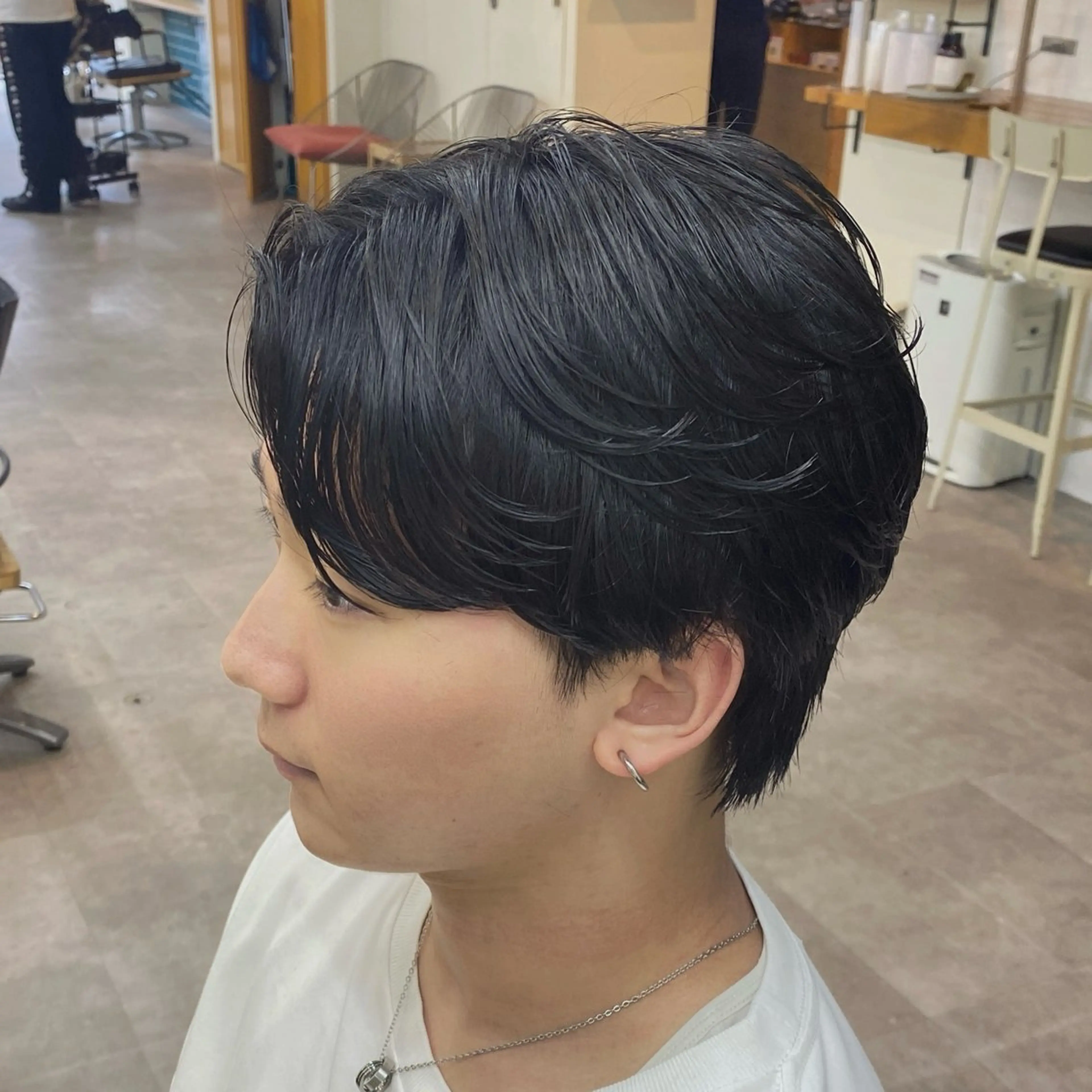 パーマ メンズ センターパート メンズ韓国風 メンズパーマ オリーブカラー🫒 透明感カラーMAOのヘアスタイル