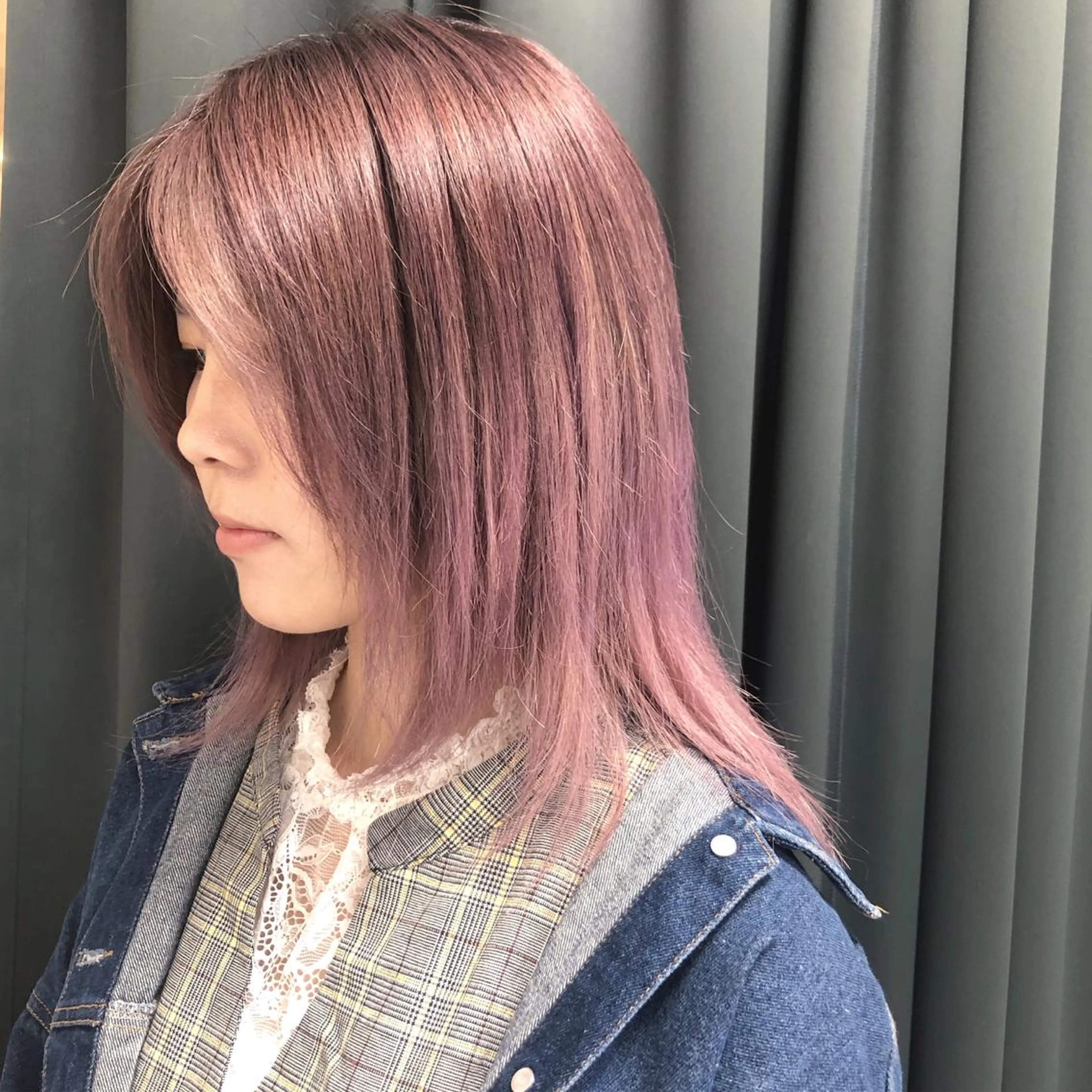 セミロング カラー グラデーションカラー ピンクカラー ORIKA 美容室のヘアスタイル