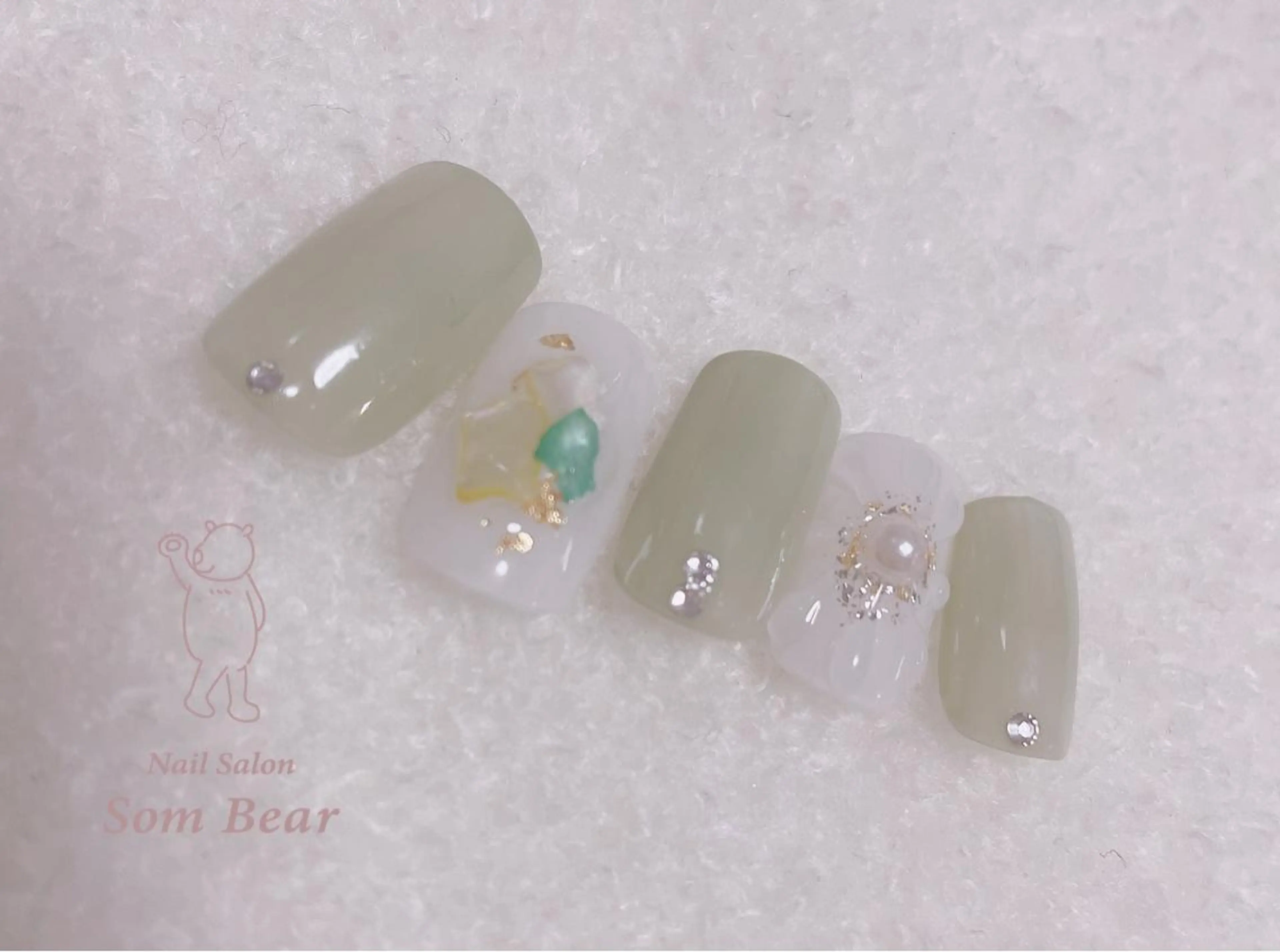ネイル フレンチネイル ゴージャス グラデーション ワンカラーネイル Som Bear所属・nail salon Som Bear🧸のネイルデザイン