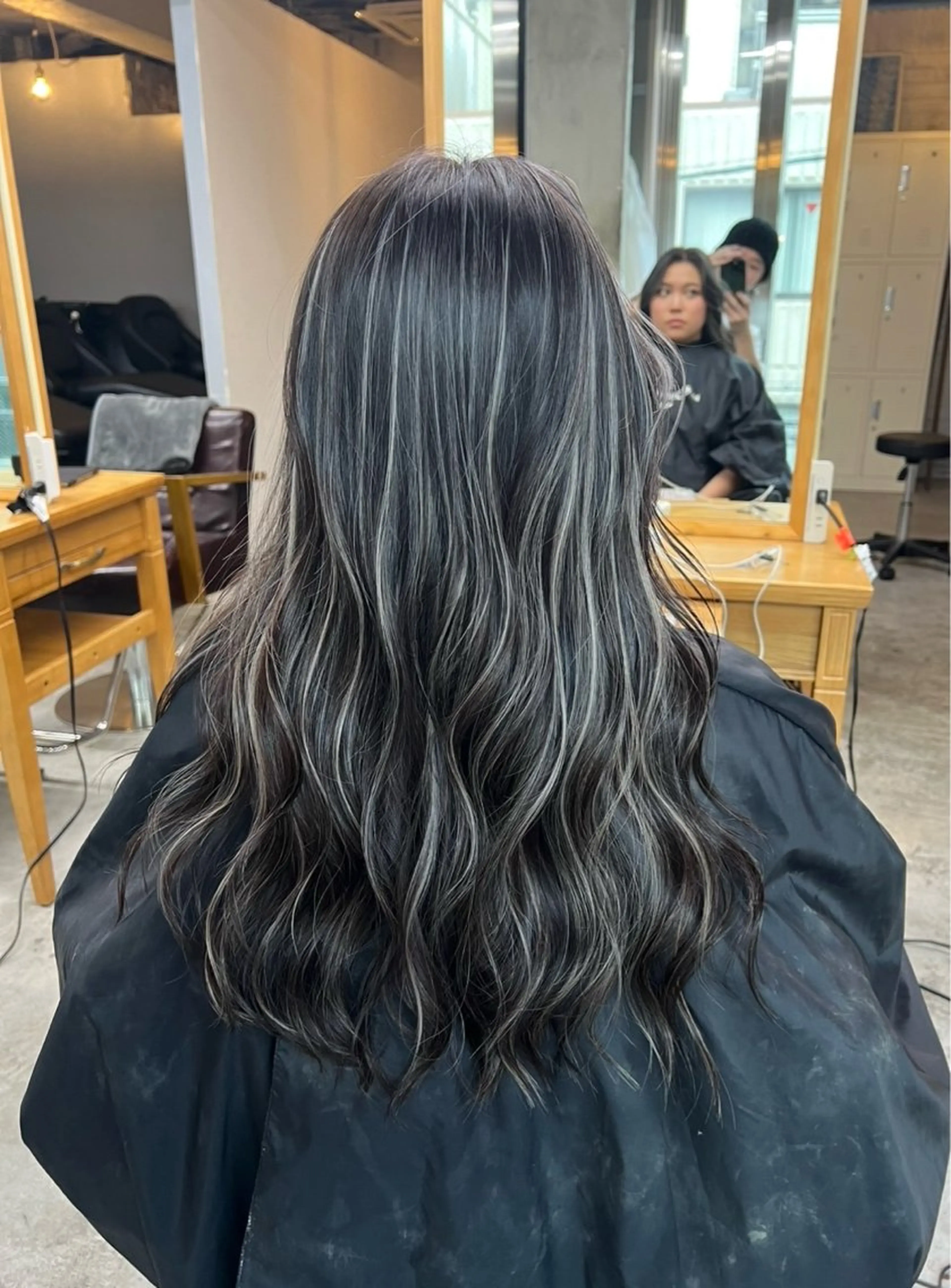 ロング カラー ダークグレー ダークグレージュ グレージュ ハイライトカラー ハイライト ヘアカラー トリートメント ROBIN所属・指名数No.1 /NAOYAのヘアスタイル