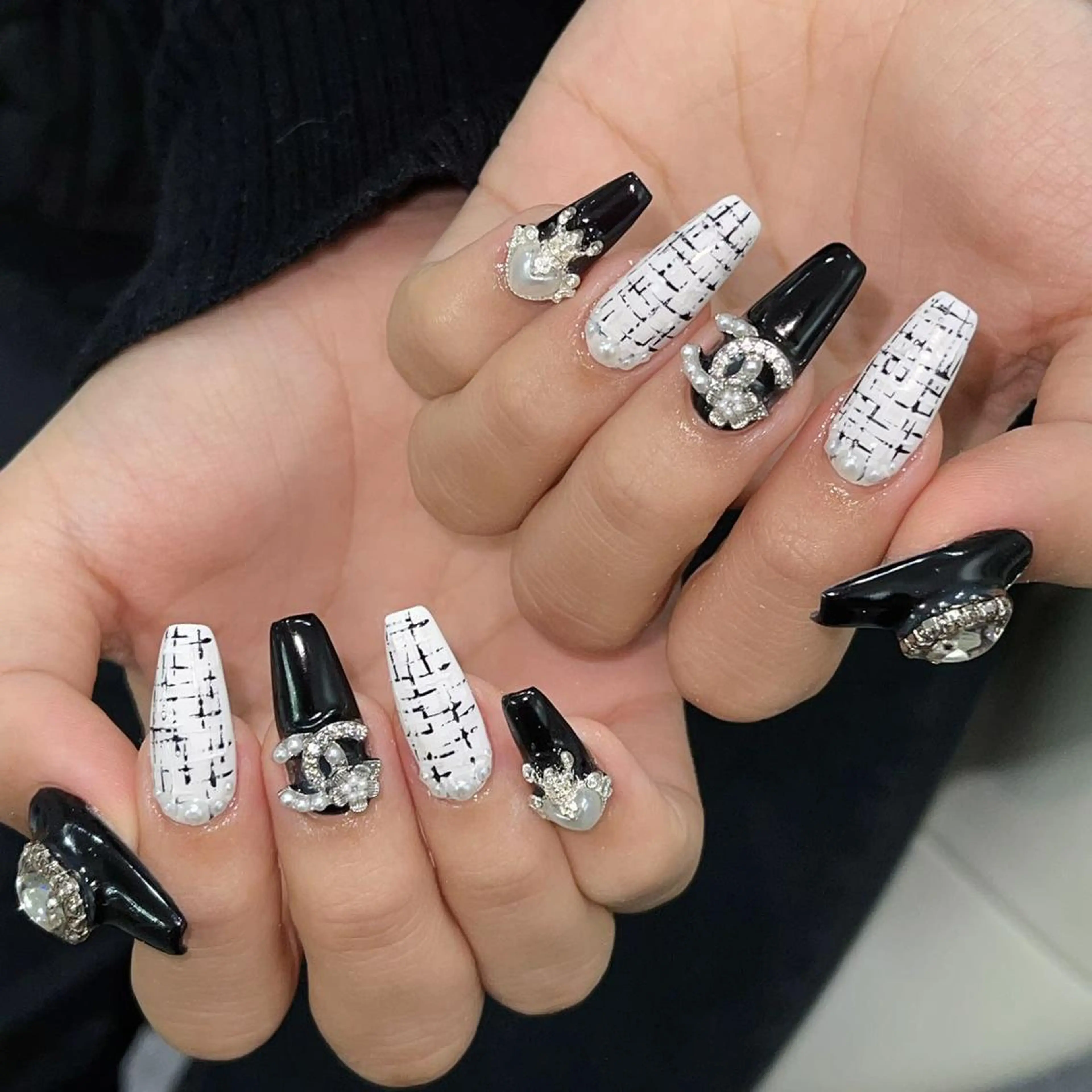 ネイル アートネイル 長さ出し スカルプネイル Queens テイのネイルデザイン