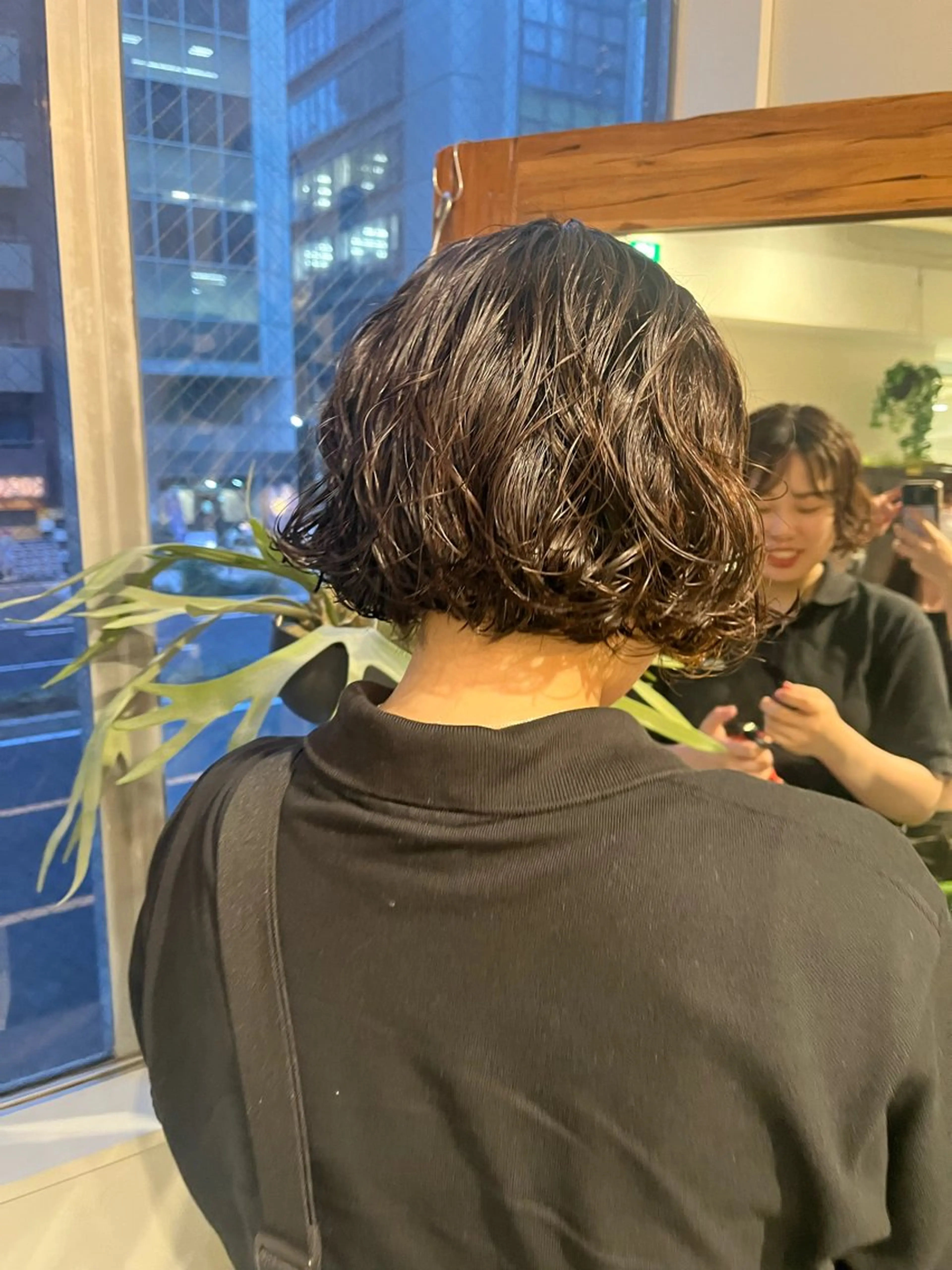 ショート パーマ パーマ SIKI yuuna レイヤーカット🪽のヘアスタイル