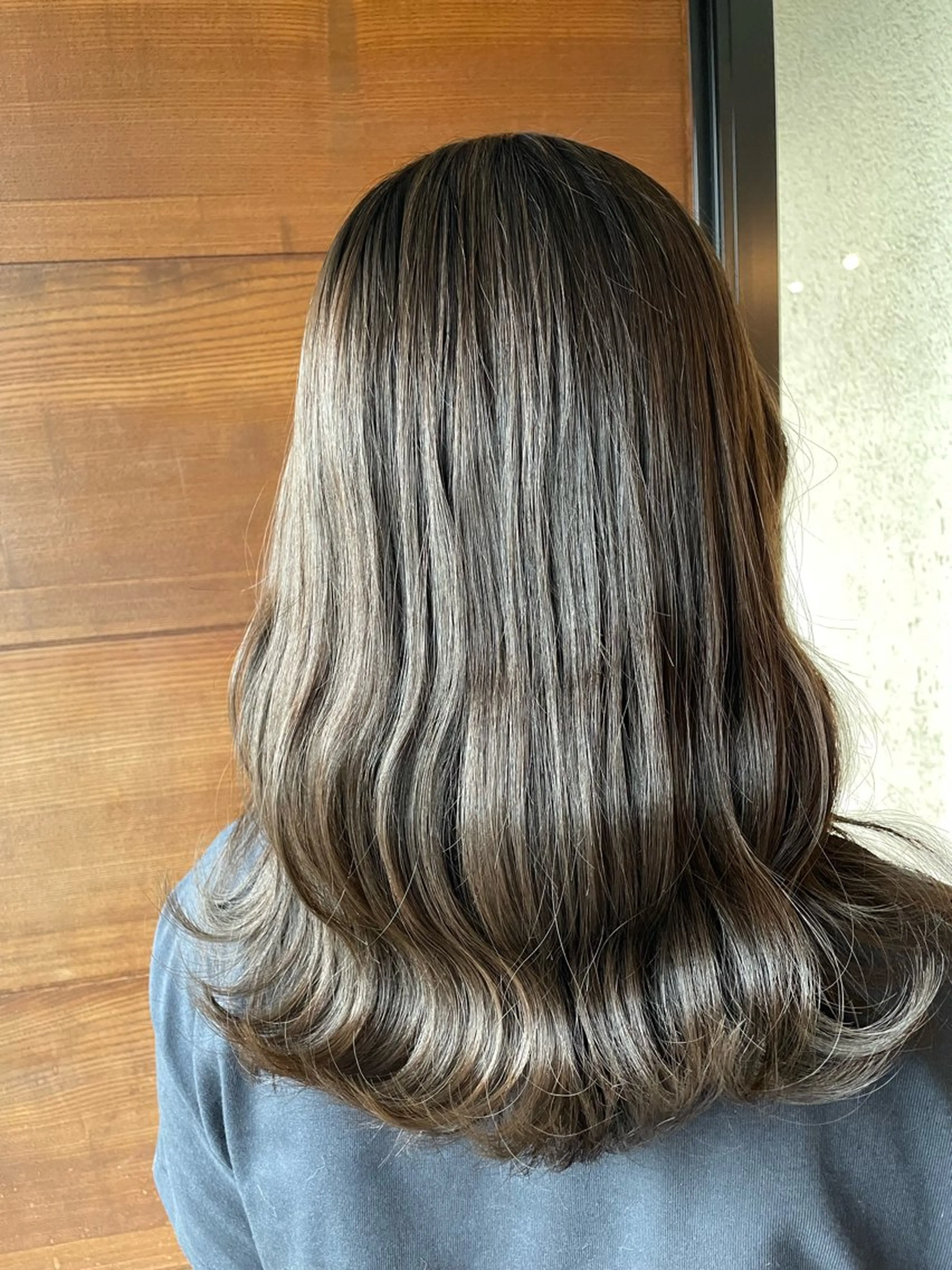 セミロング カラー グレージュ オリーブグレージュ オリーブグレー カット ヘアカラー トリートメント IORI #韓国ヘア#髪質改善のヘアスタイル