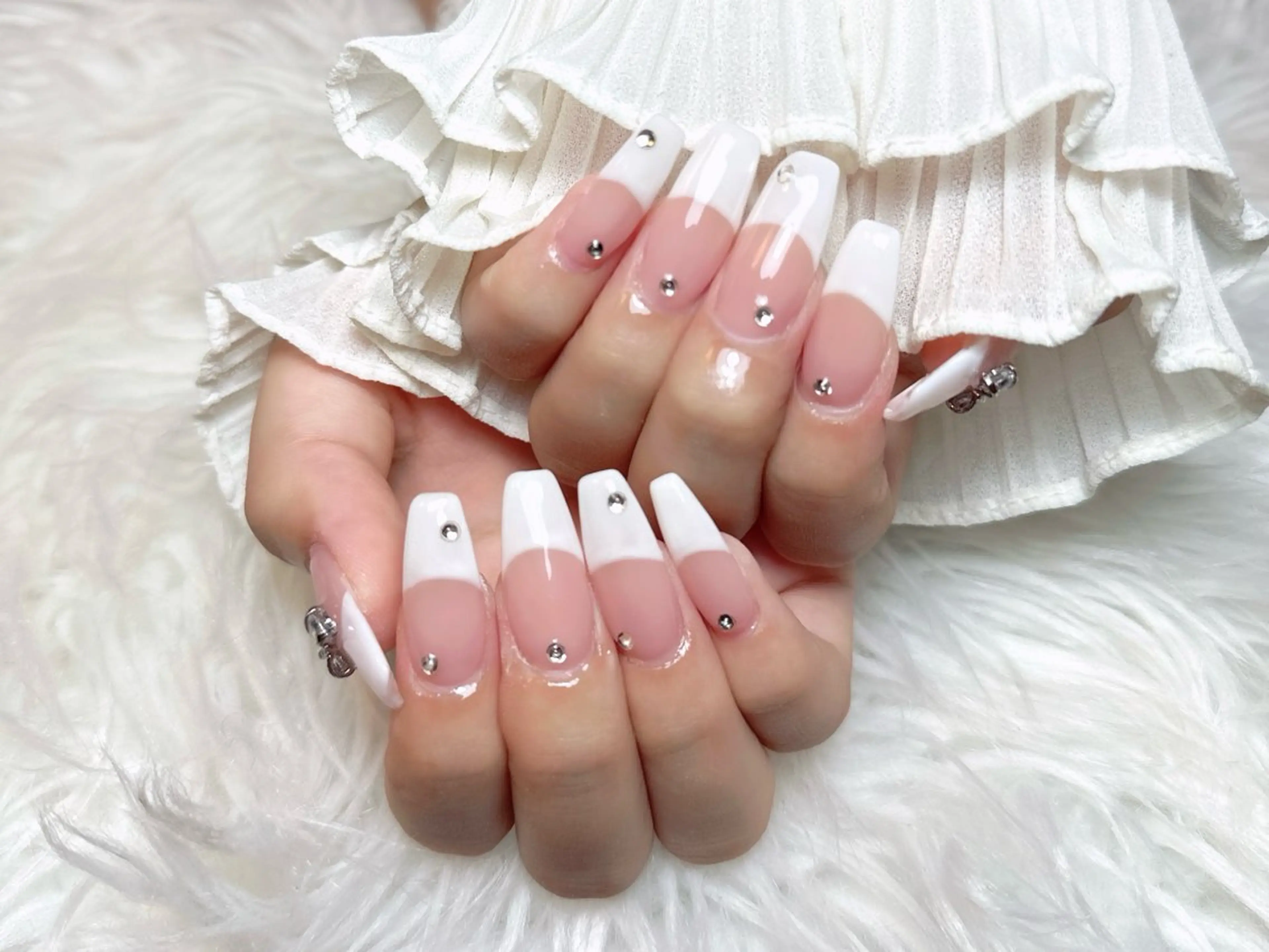 ネイル ハンドネイル ☁️Yun nail KiKi☁️のネイルデザイン