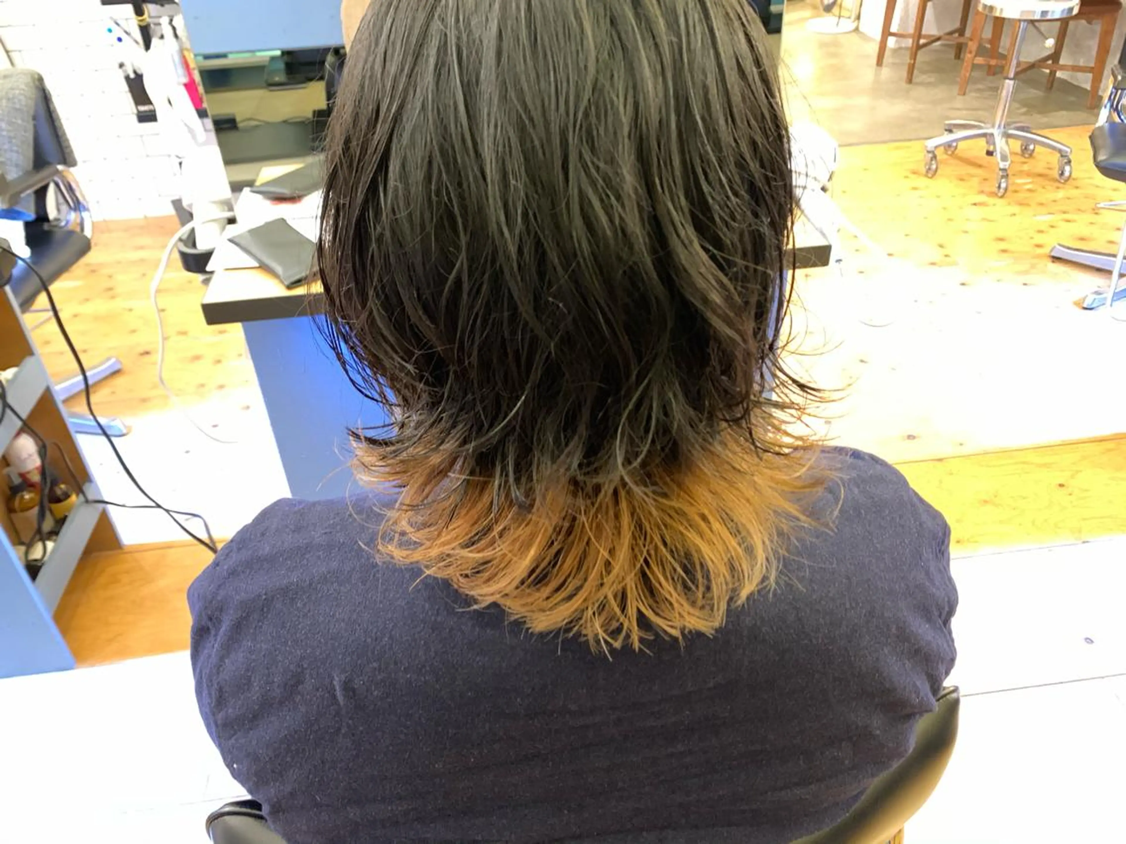 ミディアム カラー ブリーチ ウルフカット Lagom なかだのヘアスタイル