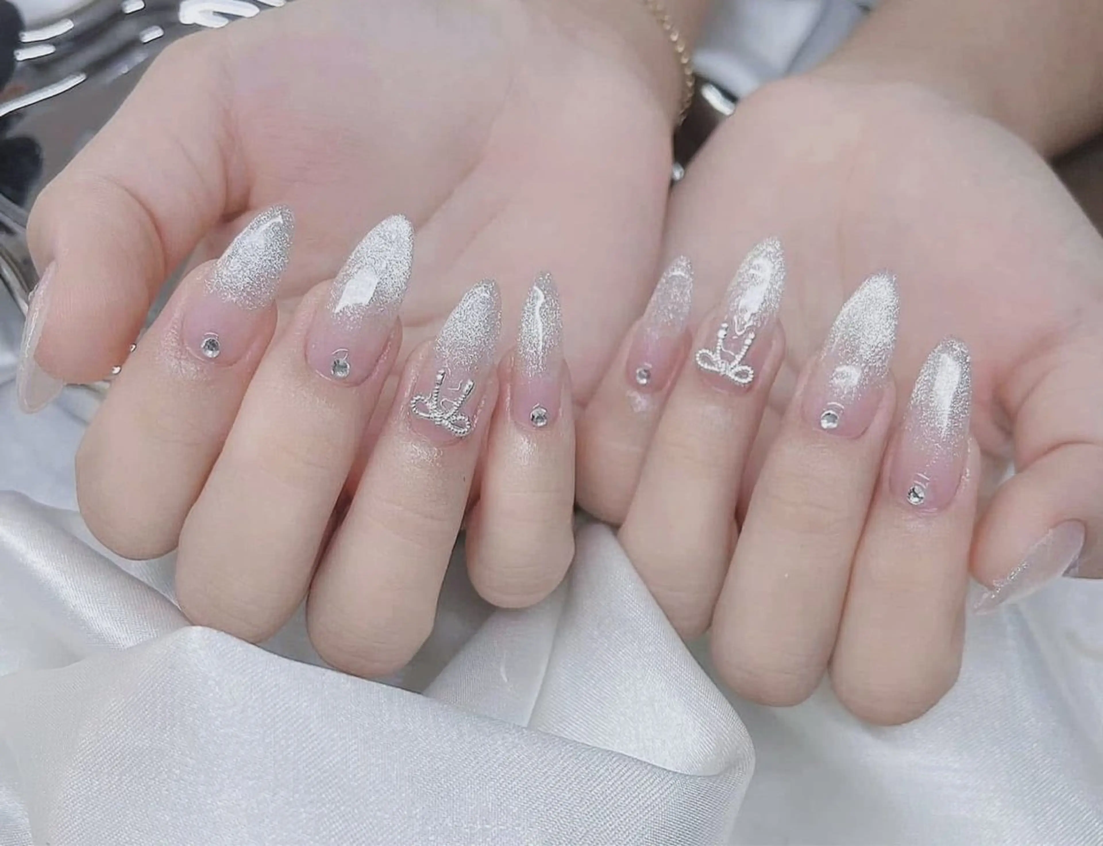 ネイル フットネイル ジェルネイル 韓国ネイル マグネットネイル 持ち込み ハンドネイル Akiko ネイルサロン所属・AKIKO ネイルサロンのネイルデザイン