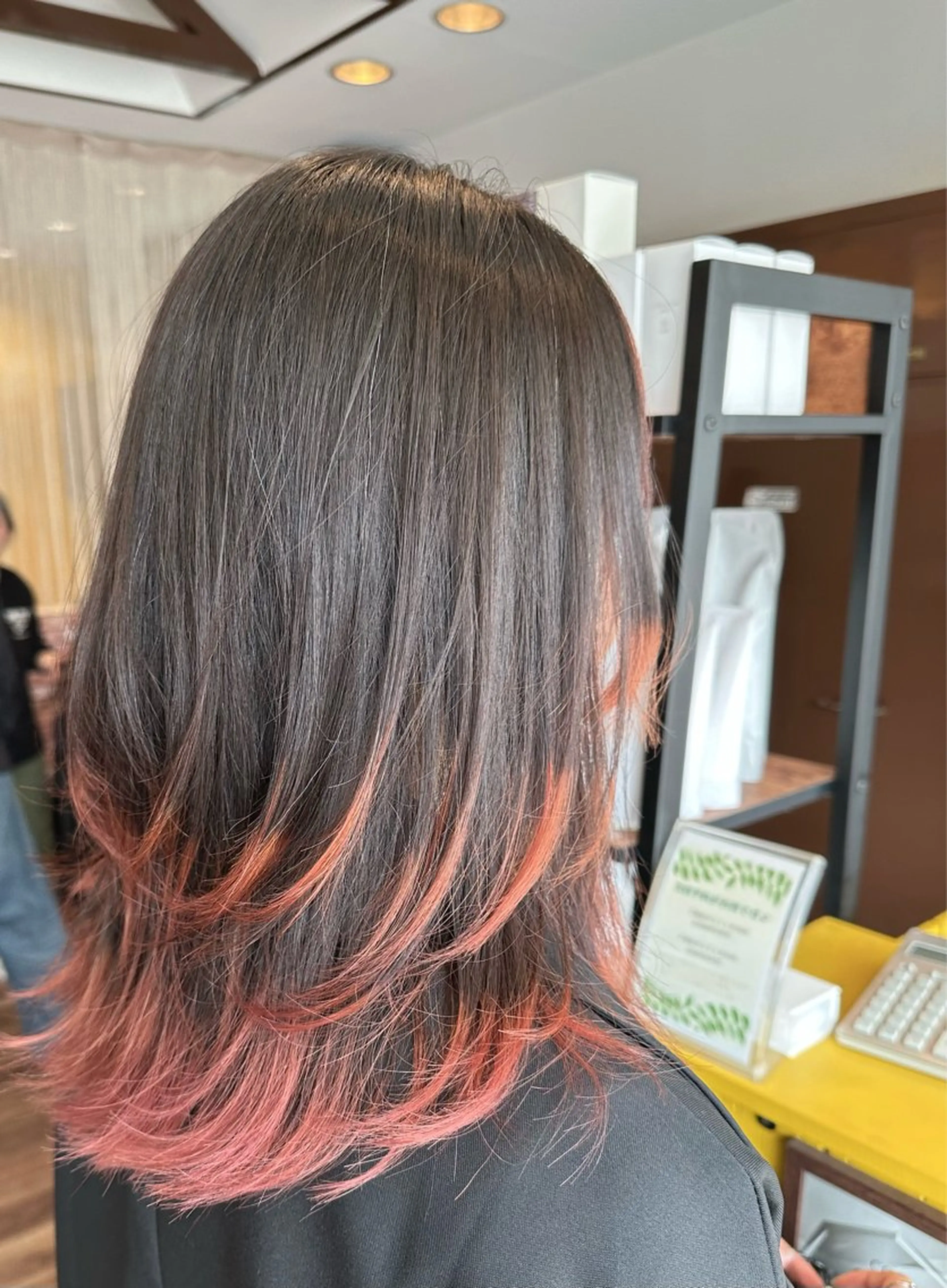 ミディアム カラー レイヤーカット カット ヘアカラー Lin.所属・ハイトーン/デザイン カラー/大輔のヘアスタイル