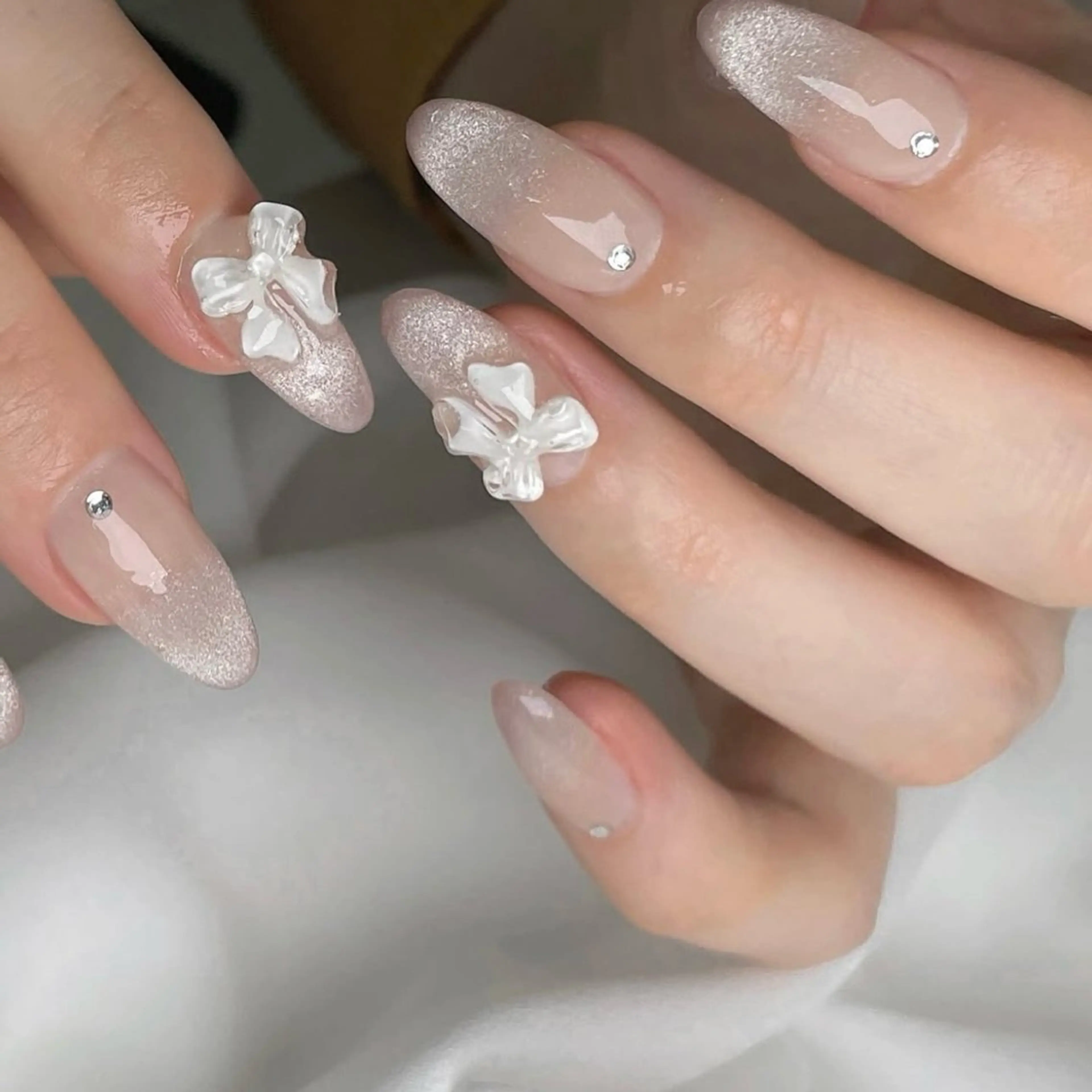 ネイル キラキラネイル 韓国ネイル 水色 マグネットネイル ミラーネイル ハンドネイル Lala Nails所属・Lala Nailsのネイルデザイン