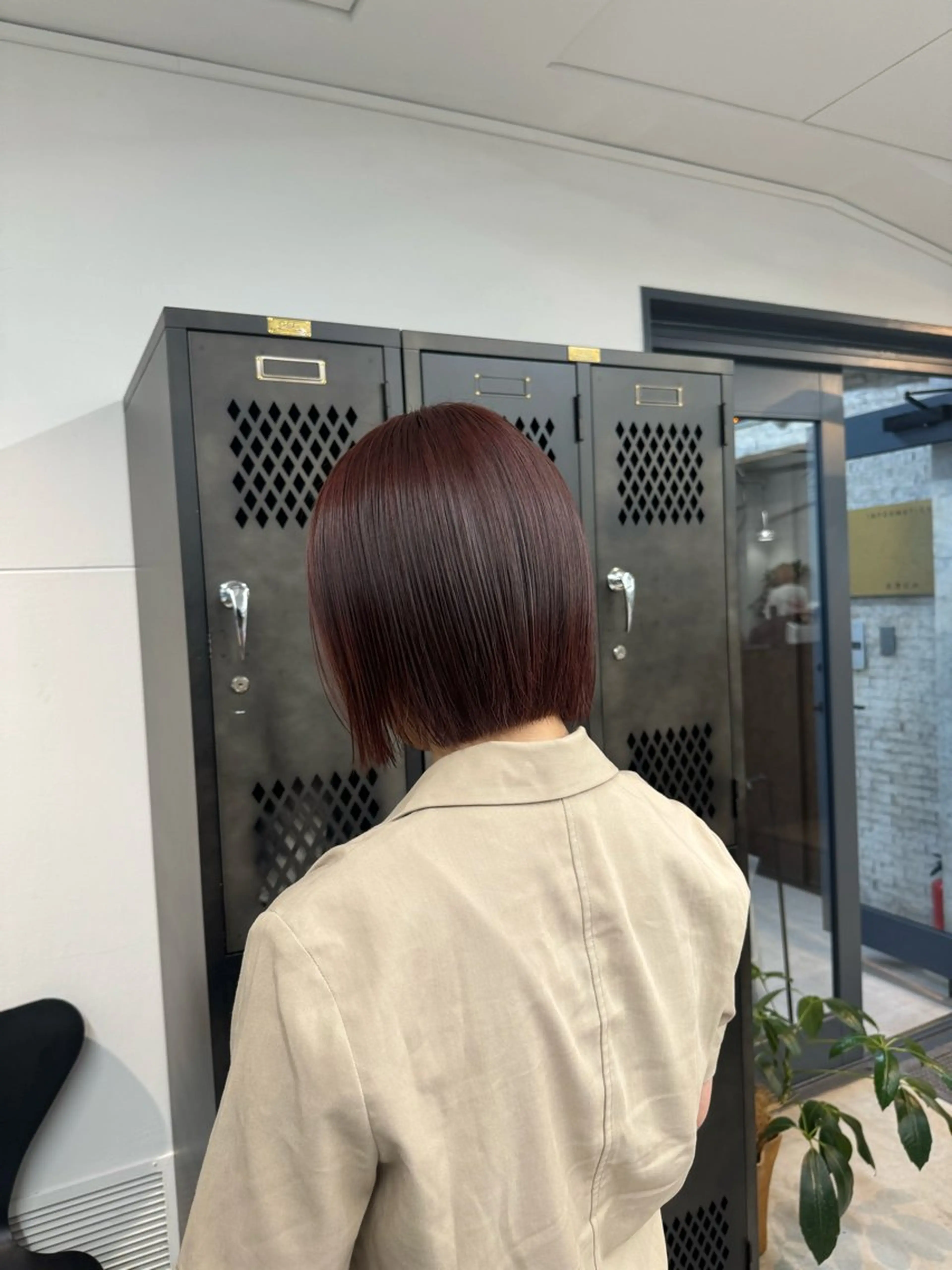 ミディアム カット ヘアカラー トリートメント INORI|艶カラ ー|フェイスレイヤーのヘアスタイル