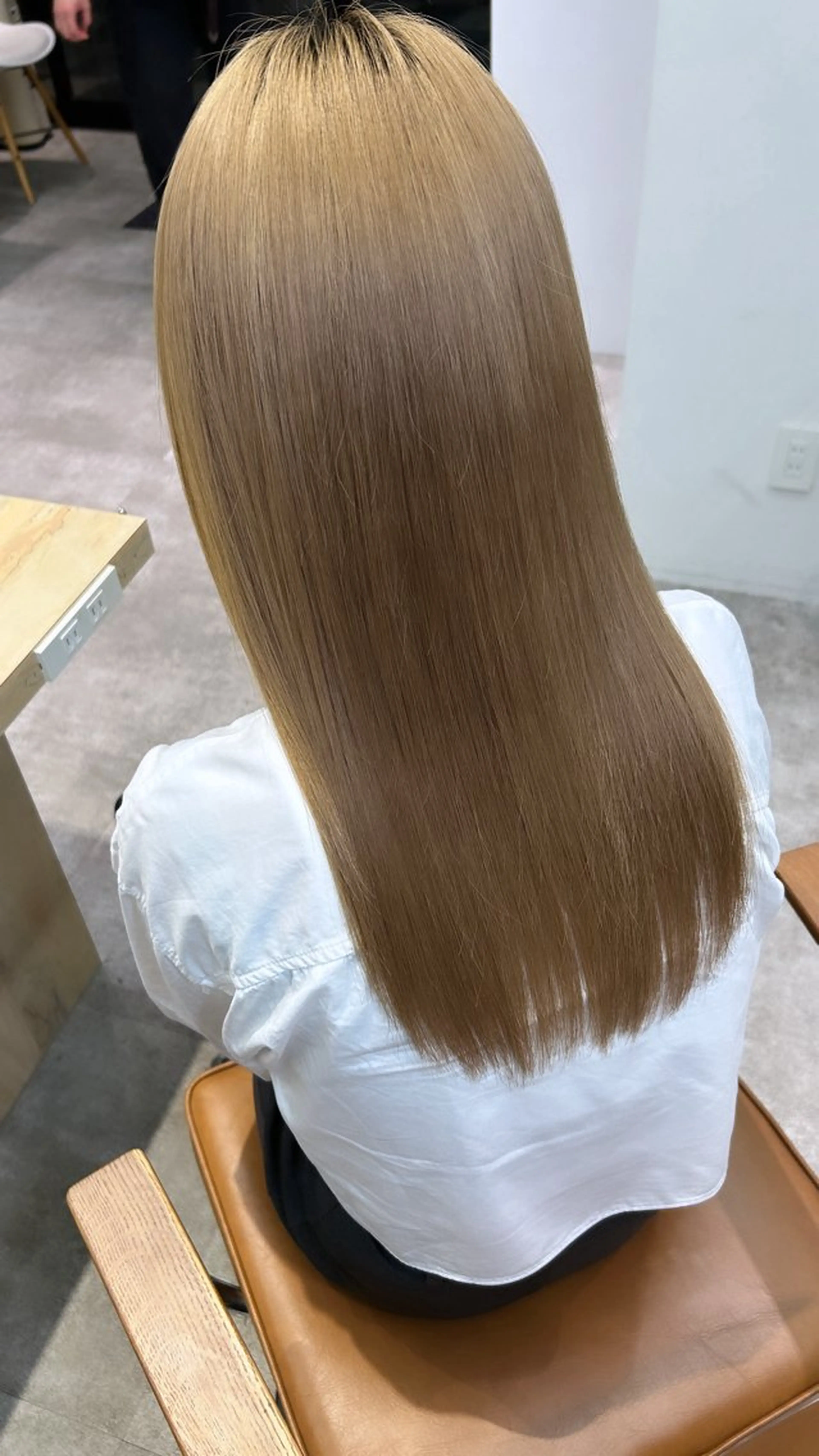 セミロング カラー ブリーチ 髪質改善特化型美容師 🫧岡本璃来🫧のヘアスタイル
