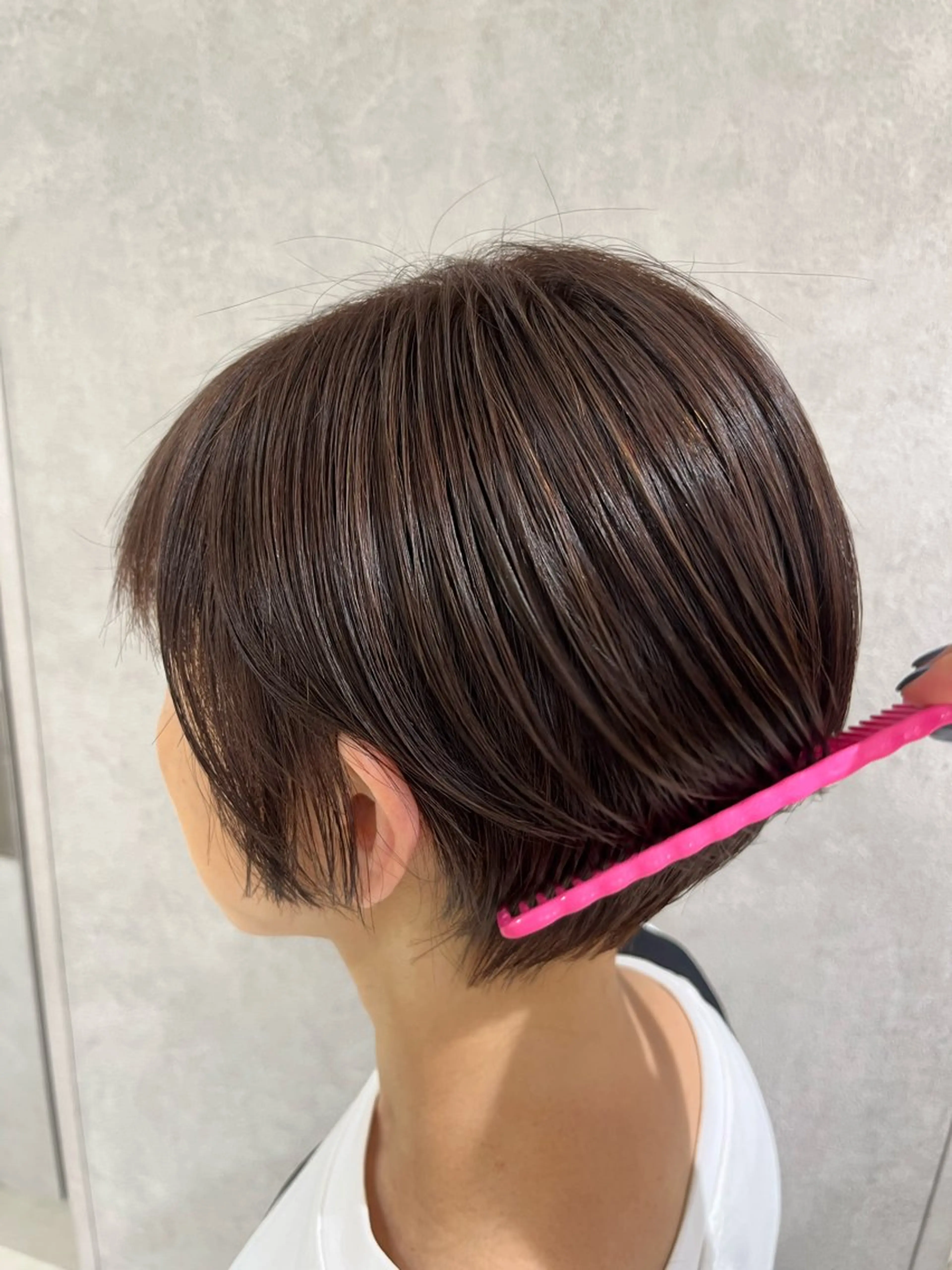 ショート カラー ベージュカラー ハイライトカラー 卒業式のヘアスタイル ハイライト カット ヘアカラー 巖本 真希のヘアスタイル