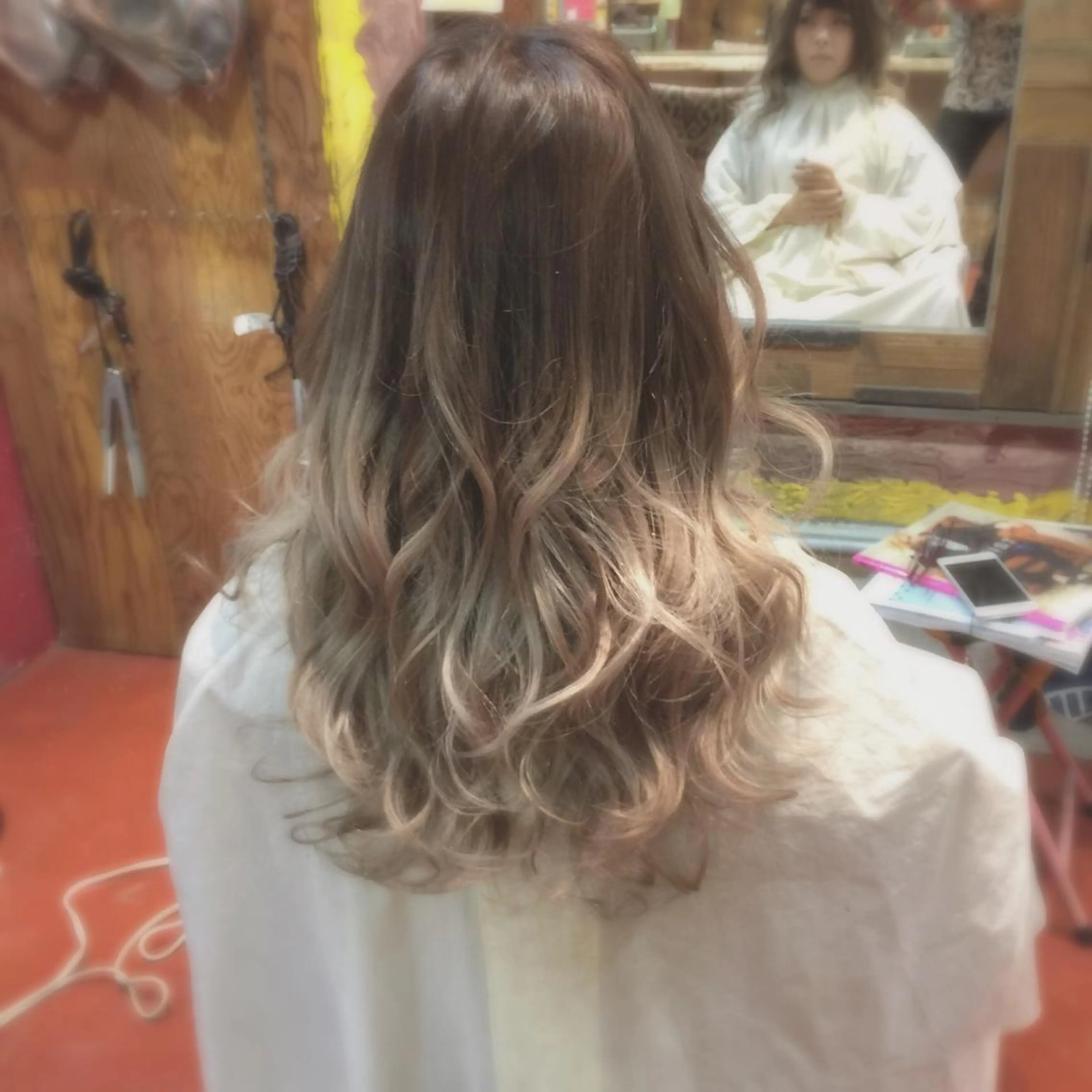 セミロング カラー グラデーションカラー 外国人風カラー FÜRSTIN所属・西村大悟 ブリーチ縮毛矯正のヘアスタイル
