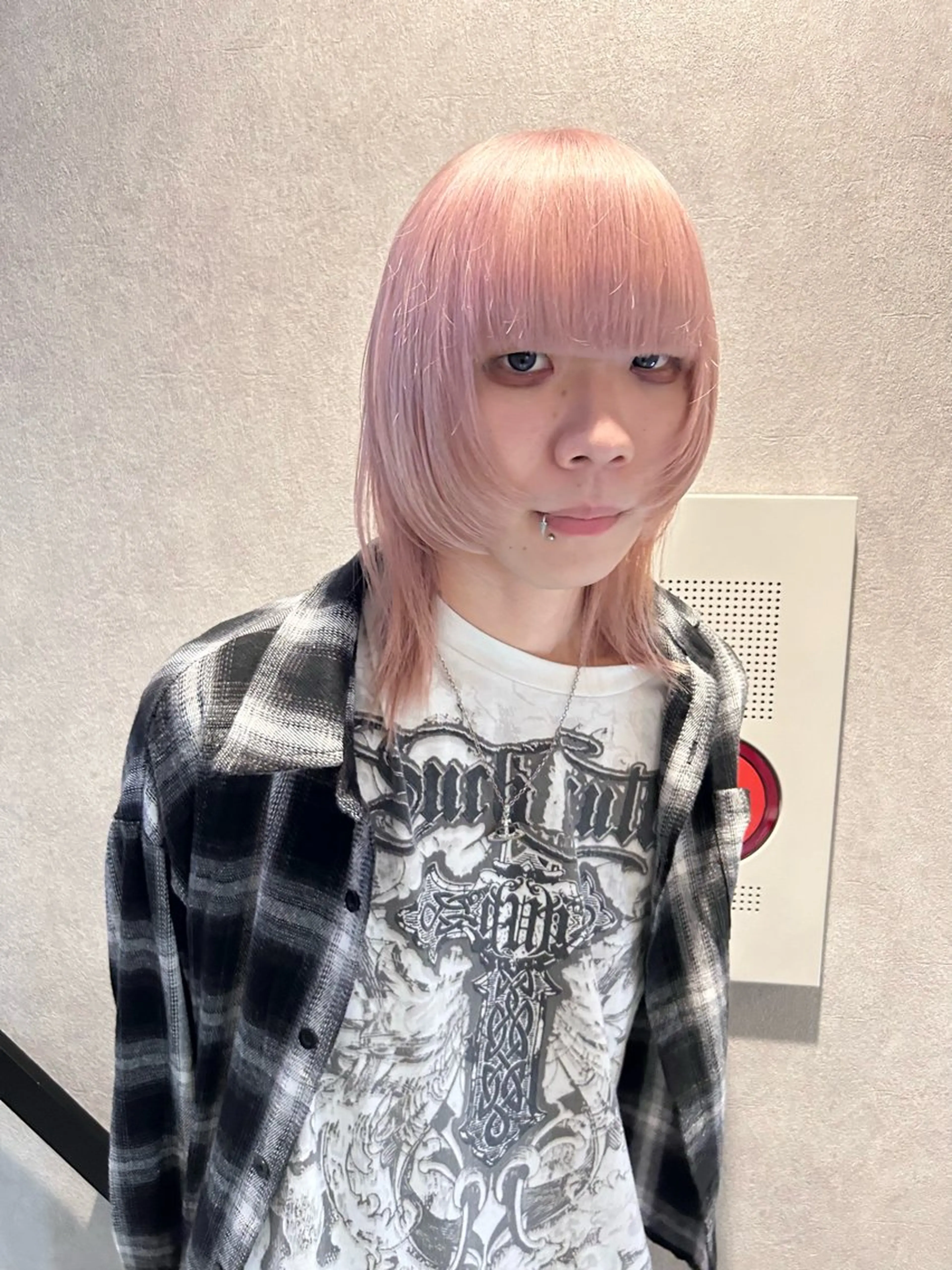 カラー メンズ ピンクカラー ヘアカラー 中崎町ハイトーン🫧 神崎 源のヘアスタイル