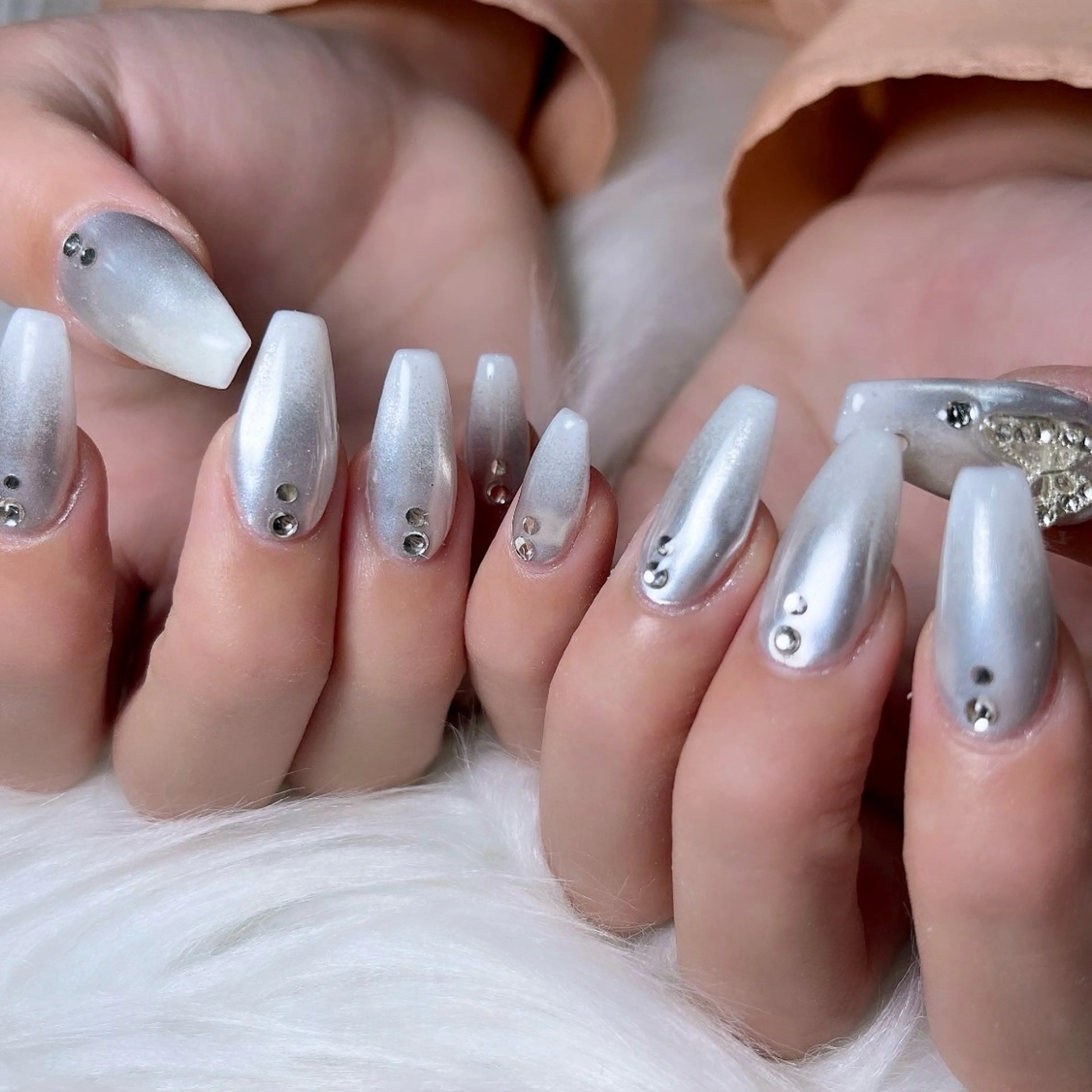 ネイル 韓国ネイル ラメ(グリッター) 持ち込み ハンドネイル 🐕🦺Yappy 💗A-tanのネイルデザイン