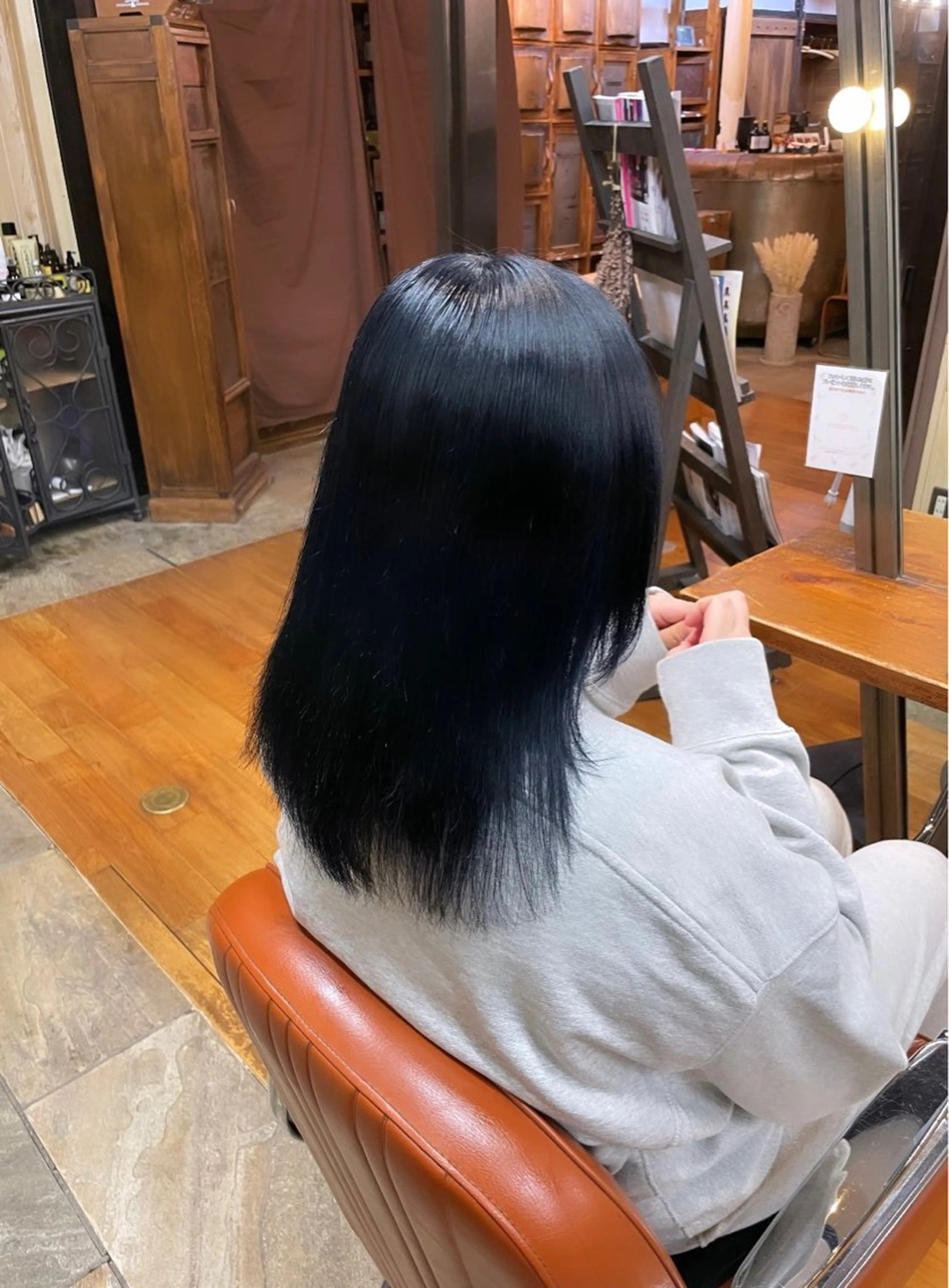 ミディアム カラー ブルーカラー ラベンダーカラー レイヤーカット ayaka |トレンドヘアのヘアスタイル