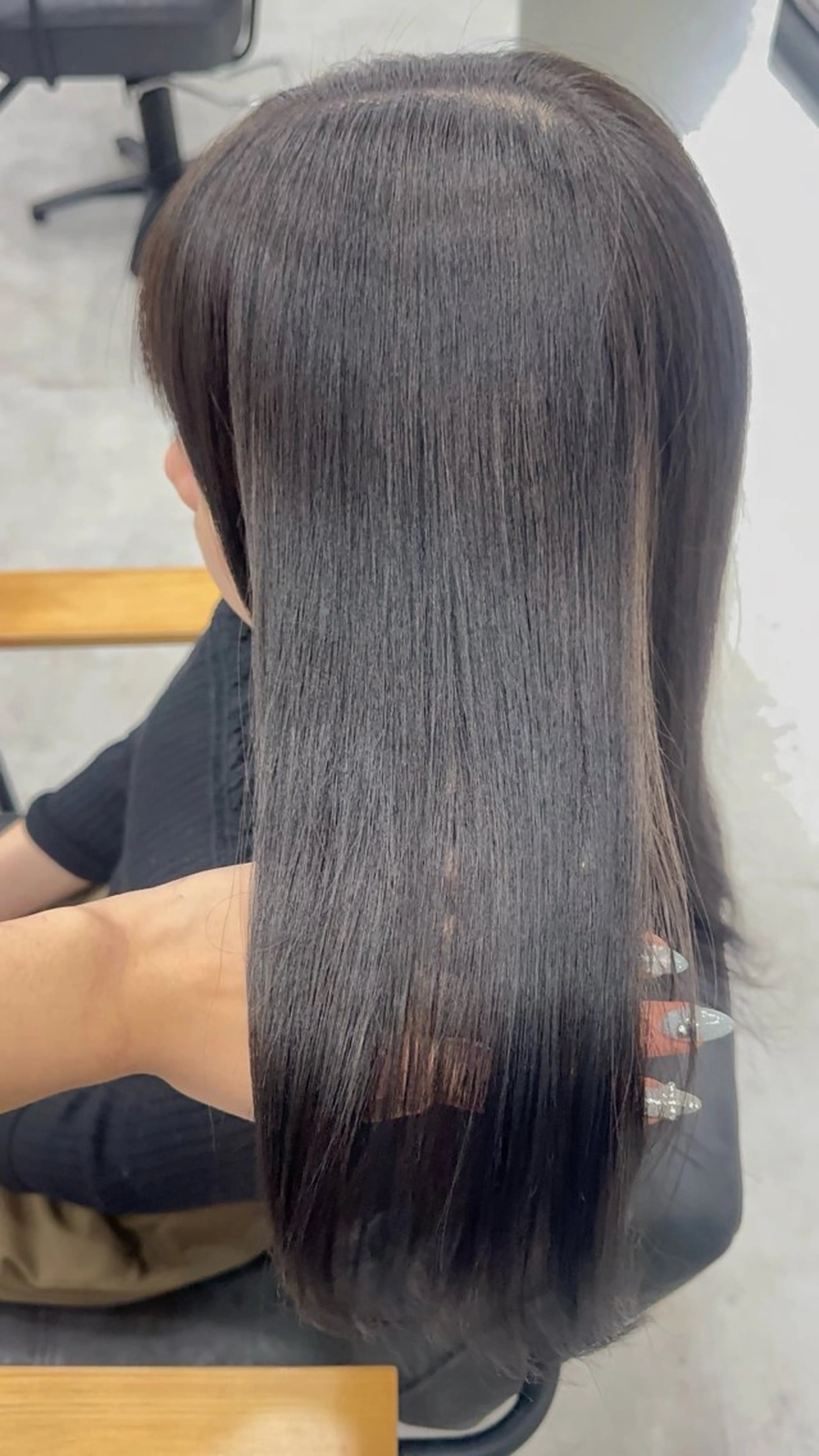 ロング カラー アッシュ アッシュブラウン ベージュカラー 黒髪 ブリーチ カット ヘアカラー トリートメント 赤み無し柔らかカラー 【梅田】madokaのヘアスタイル