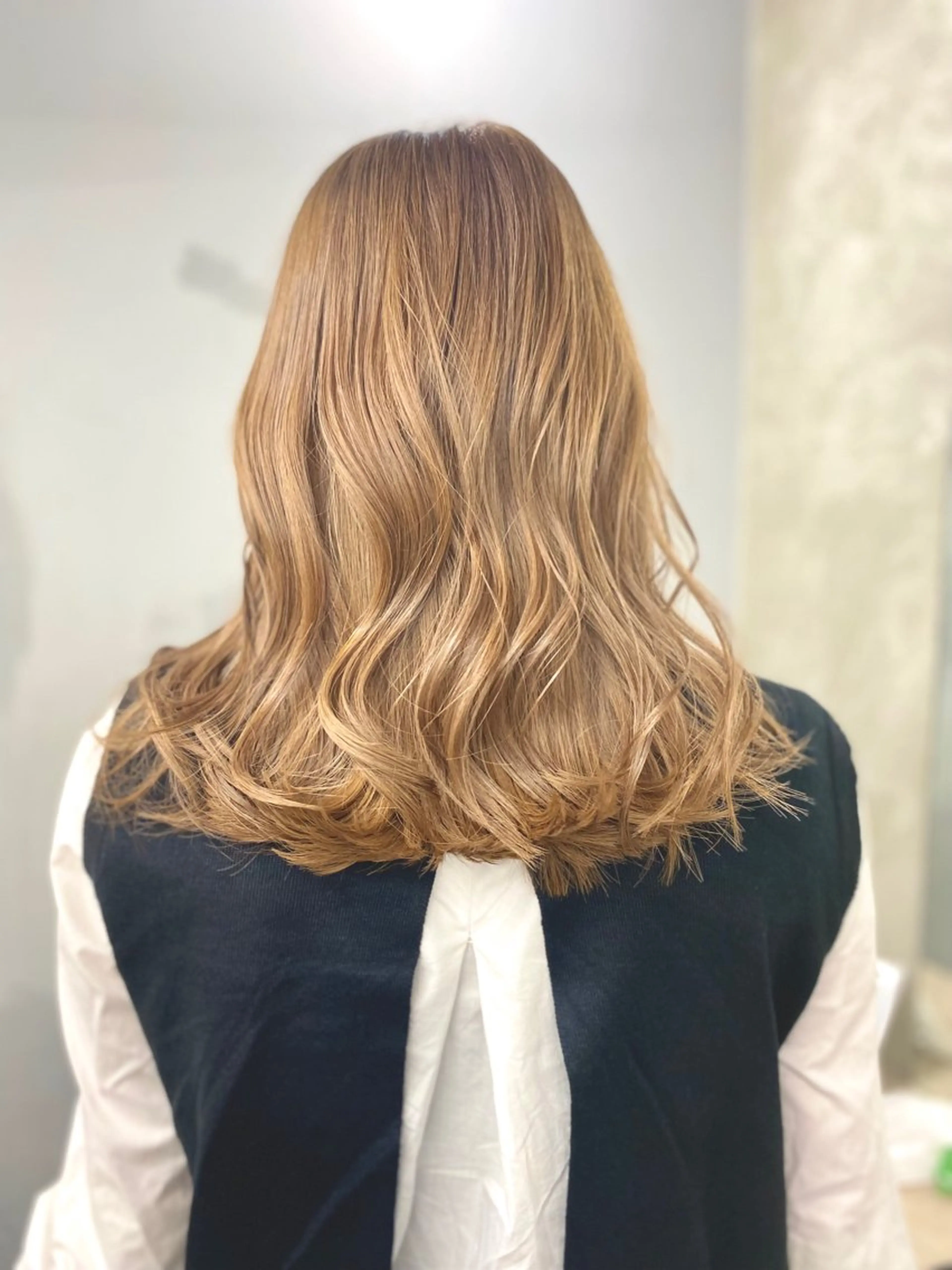 セミロング カラー バレイヤージュ ベージュカラー ブリーチ デザインカラー ハイライトカラー カット ヘアカラー トリートメント opus 店長大和 レイヤー/赤み消しのヘアスタイル