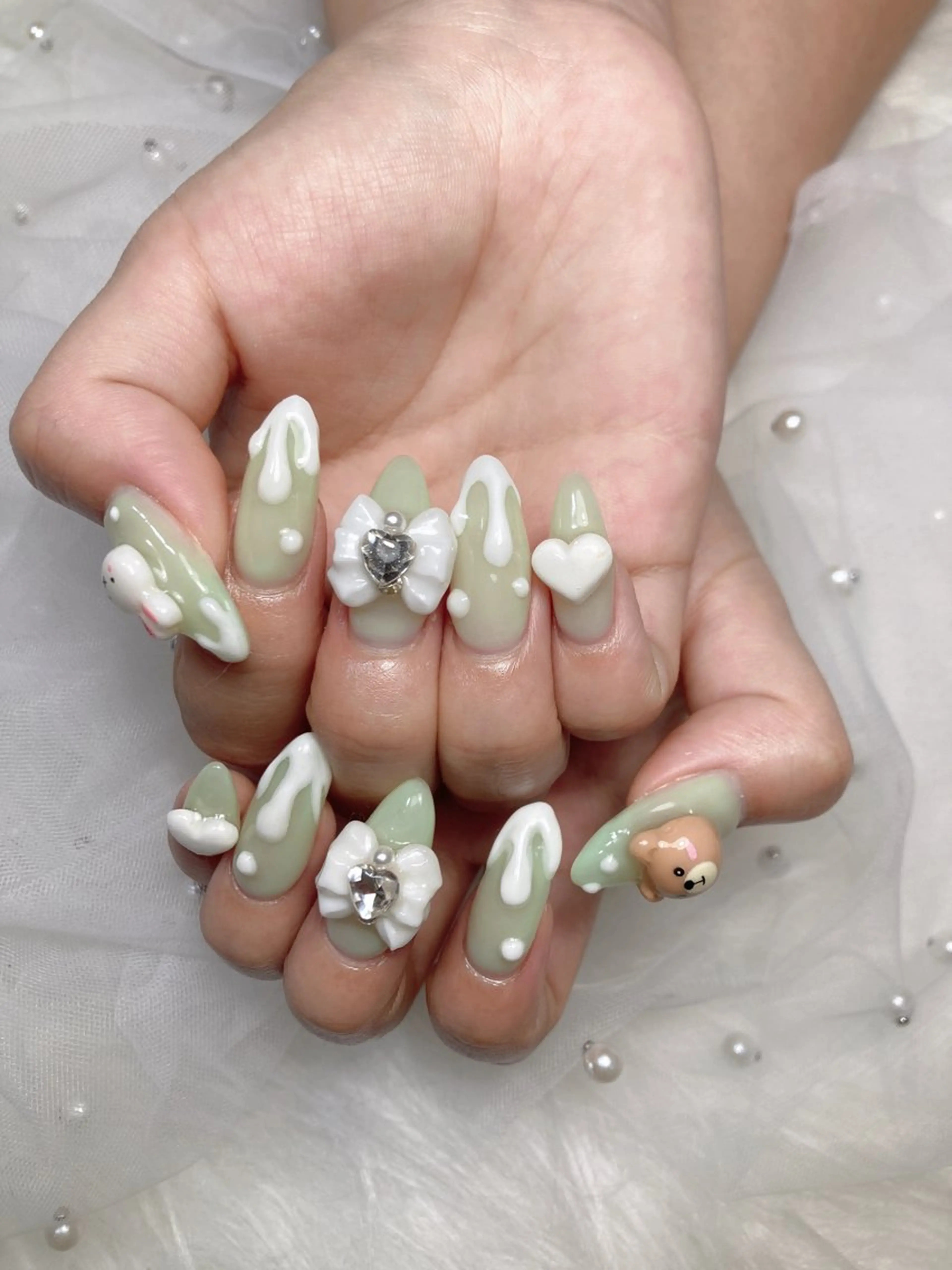 ネイル U·Mi nail salon所属・U·MI 長さ出し専門店のネイルデザイン