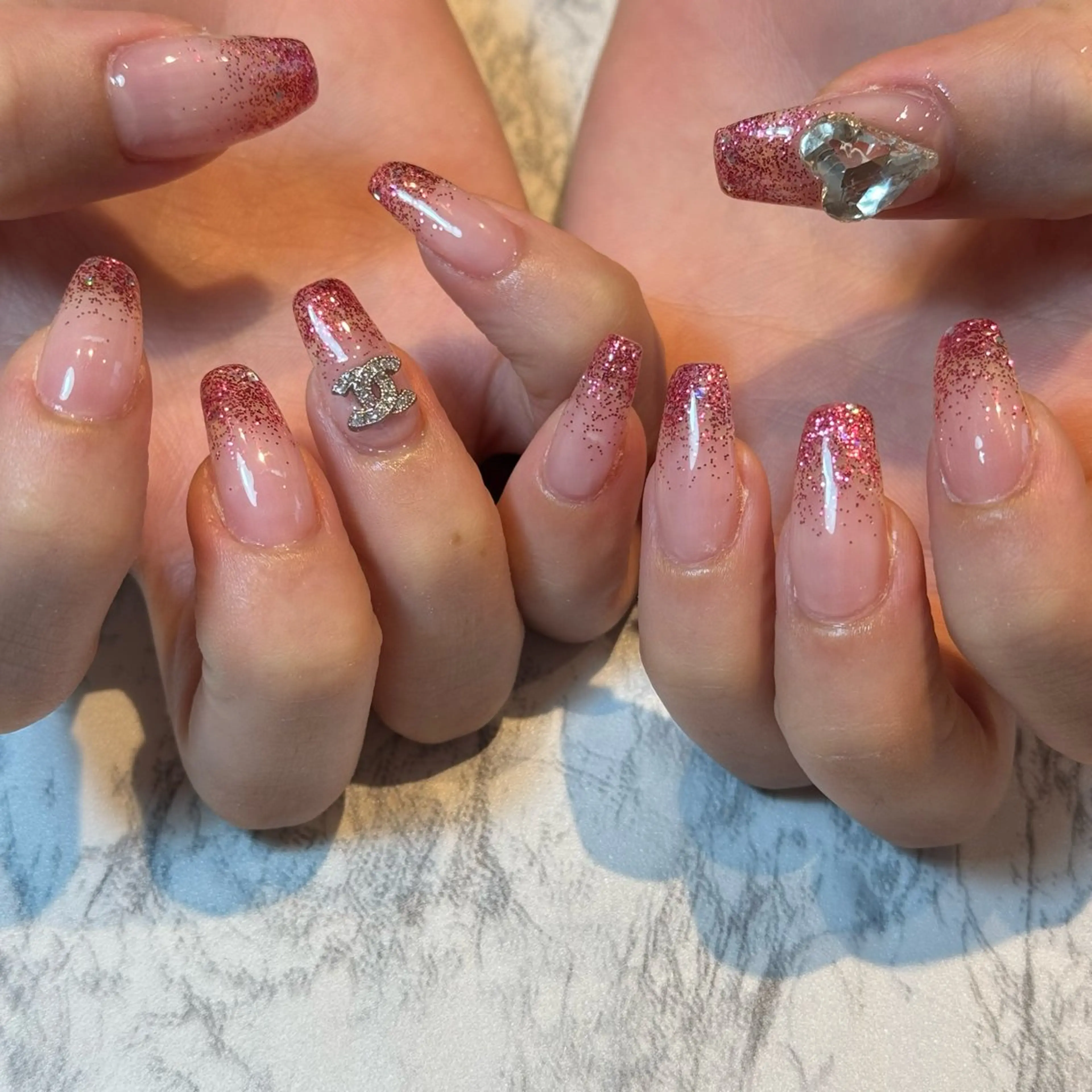 💜ハンドワンカラーorラメグラ💜(パーツ付き)の写真
