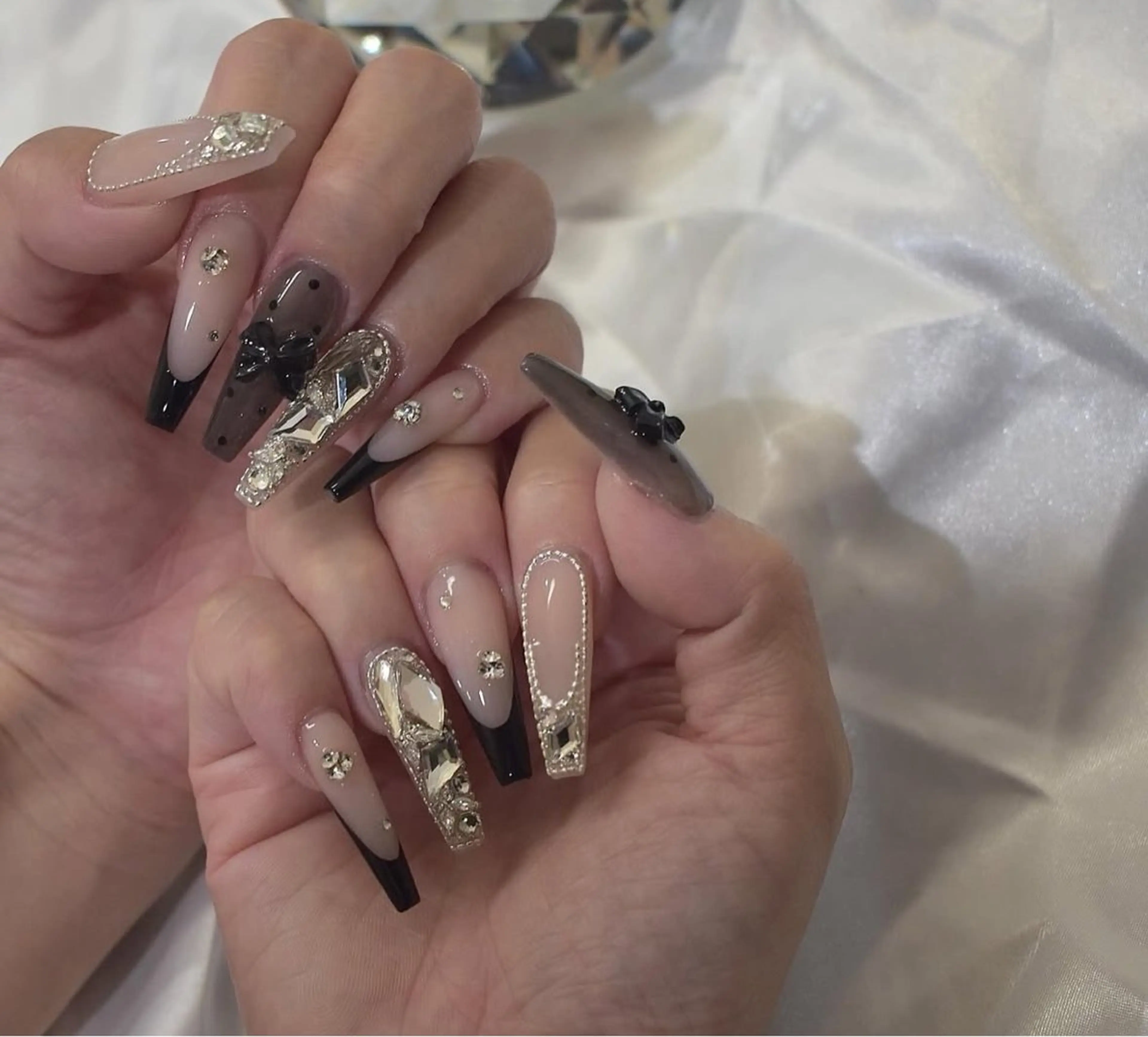 ネイル 長さ出し グラデーション キラキラネイル 韓国ネイル ラメ(グリッター) ハンドネイル ハンドケア Chisa Nail Studio所属・リ リのネイルデザイン
