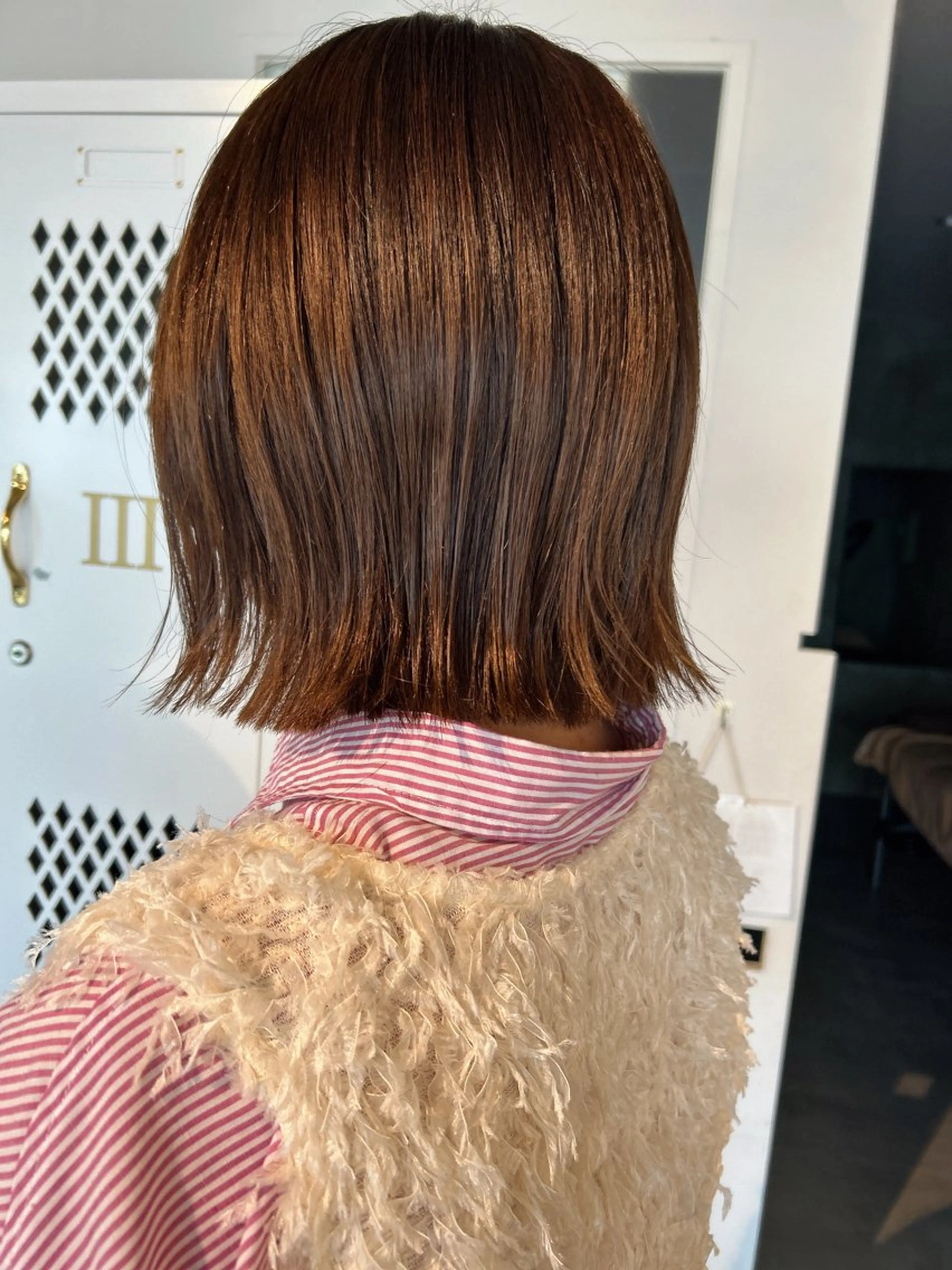 ショート ボブ 外ハネヘア カット 透明感カラー 暖色shihoのヘアスタイル