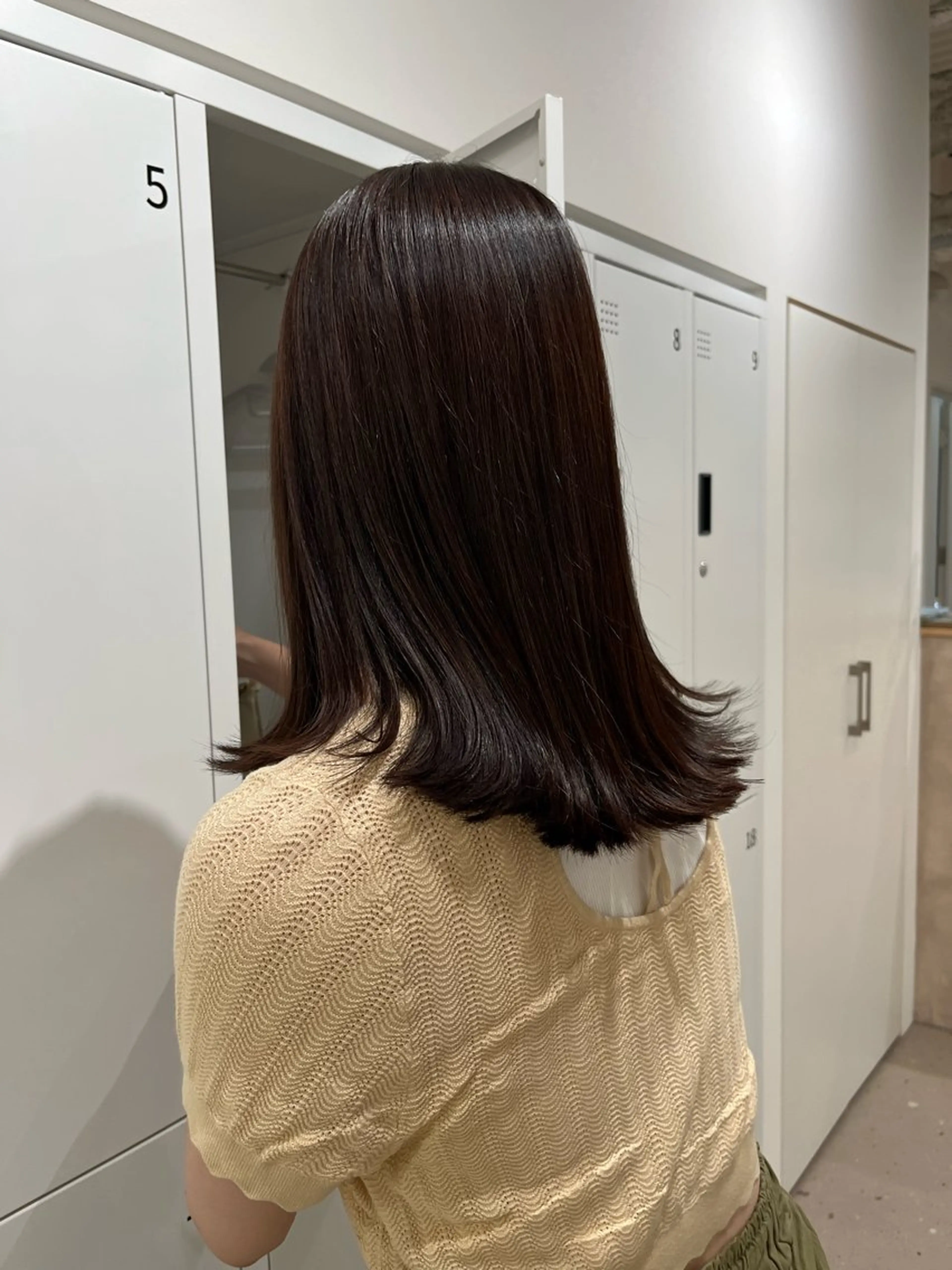 ミディアム カラー 阪本 桃のヘアスタイル
