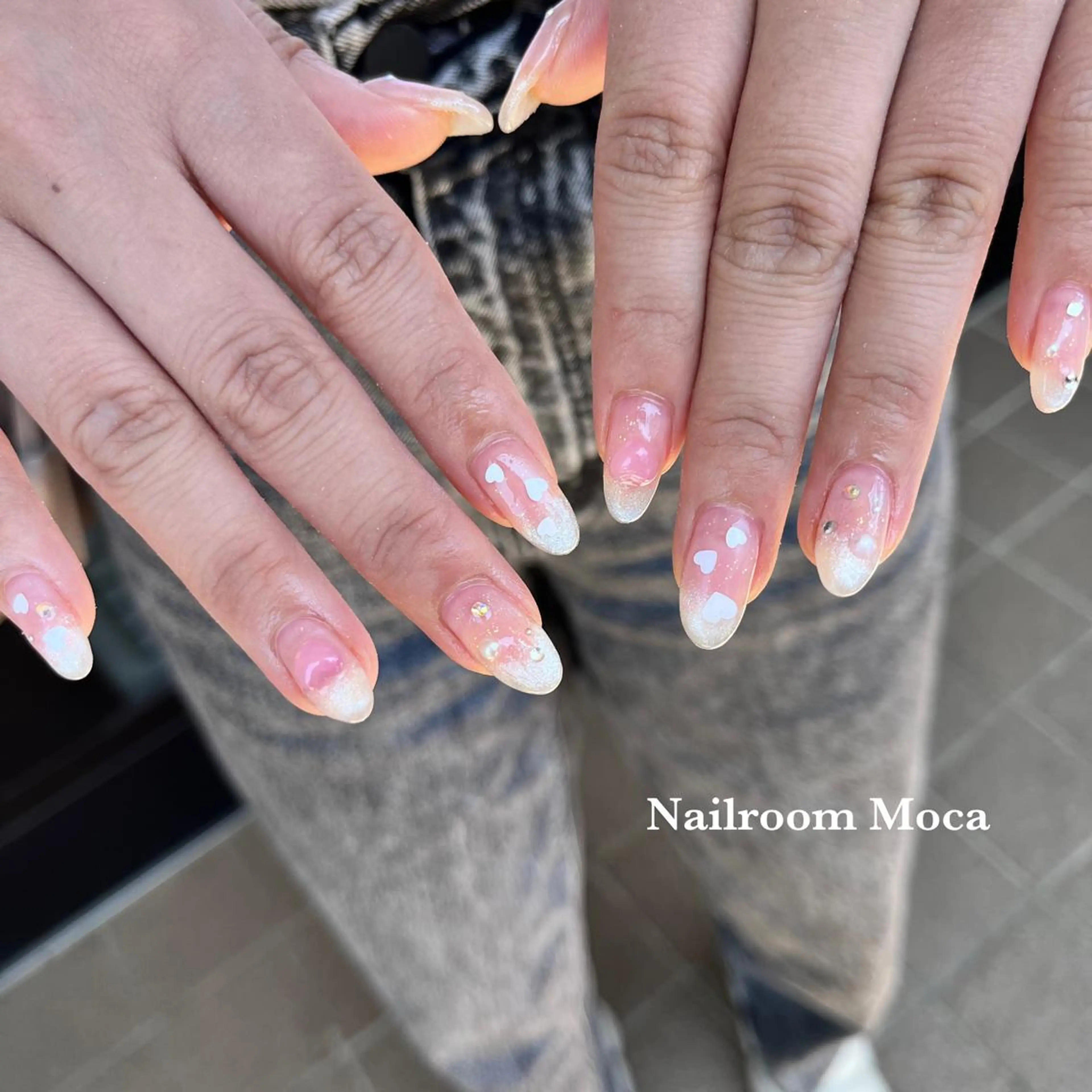 ネイル キラキラネイル ストーンネイル Nailroom Mocaのネイルデザイン