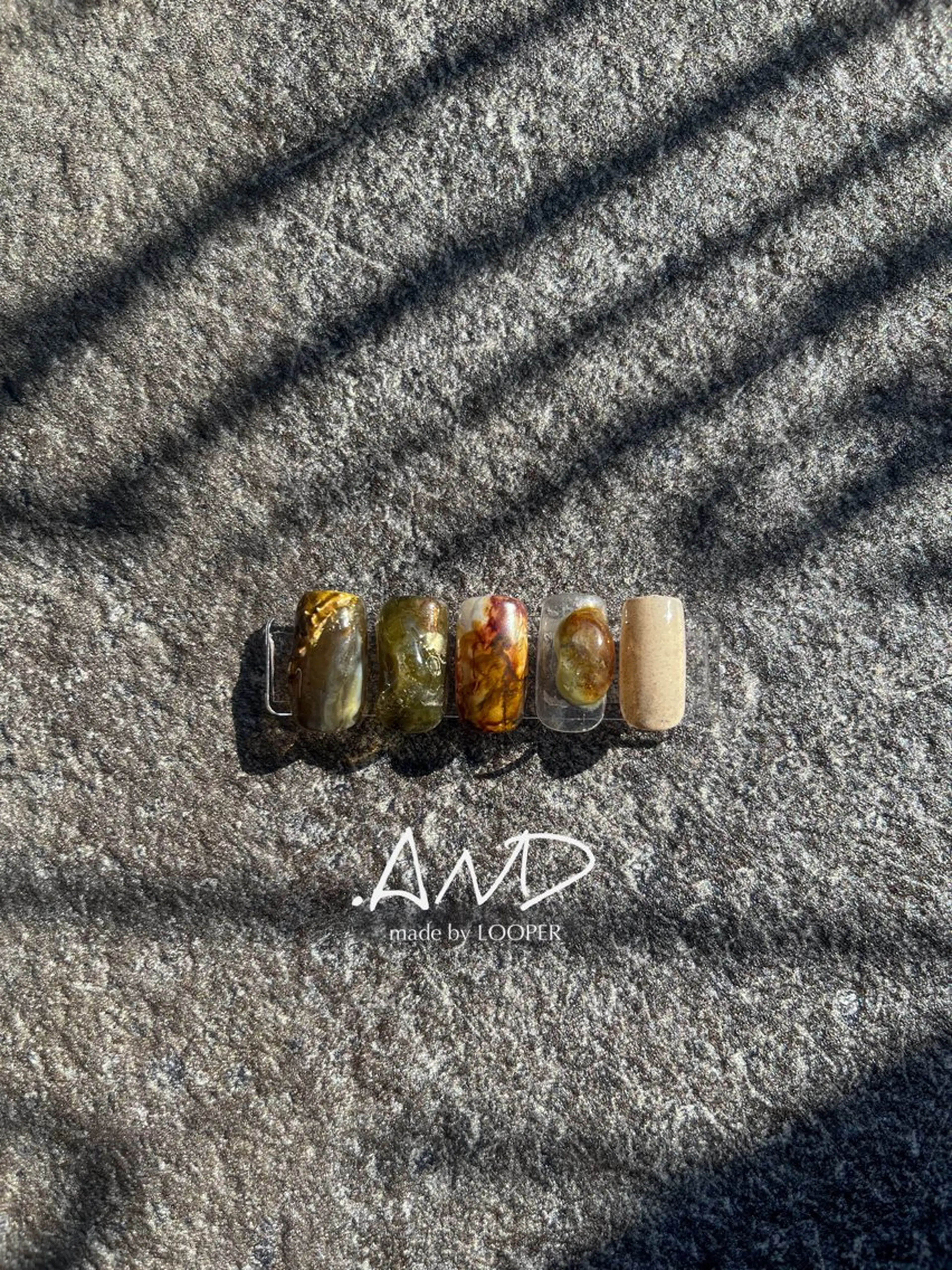 ネイル アートネイル ニュアンスネイル ハンドネイル LOOPER所属・mzh ...のネイルデザイン