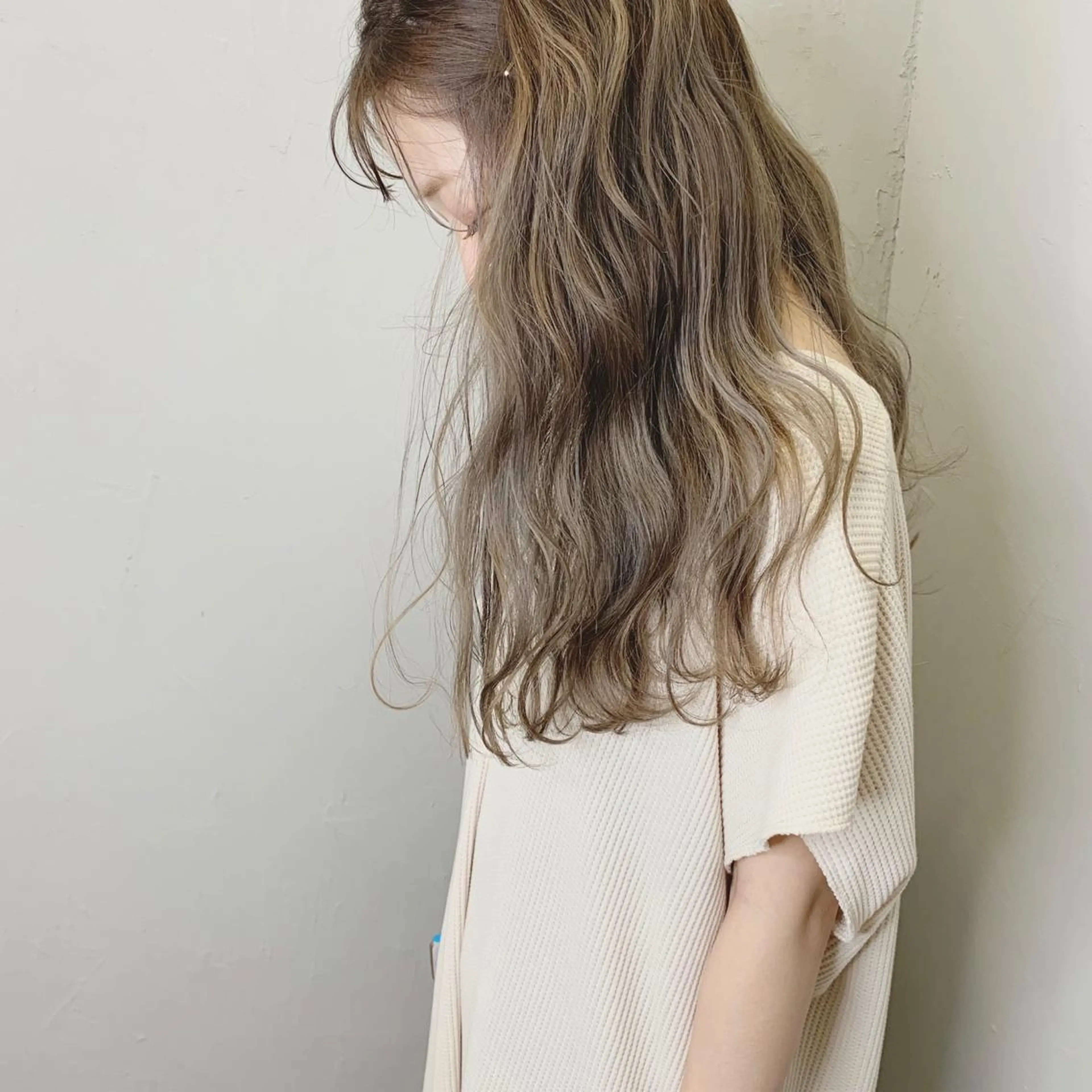 ロング カラー ベージュカラー ダブルカラー カット ヘアカラー トリートメント AMI Hair Supply所属・Yusuke Aのヘアスタイル