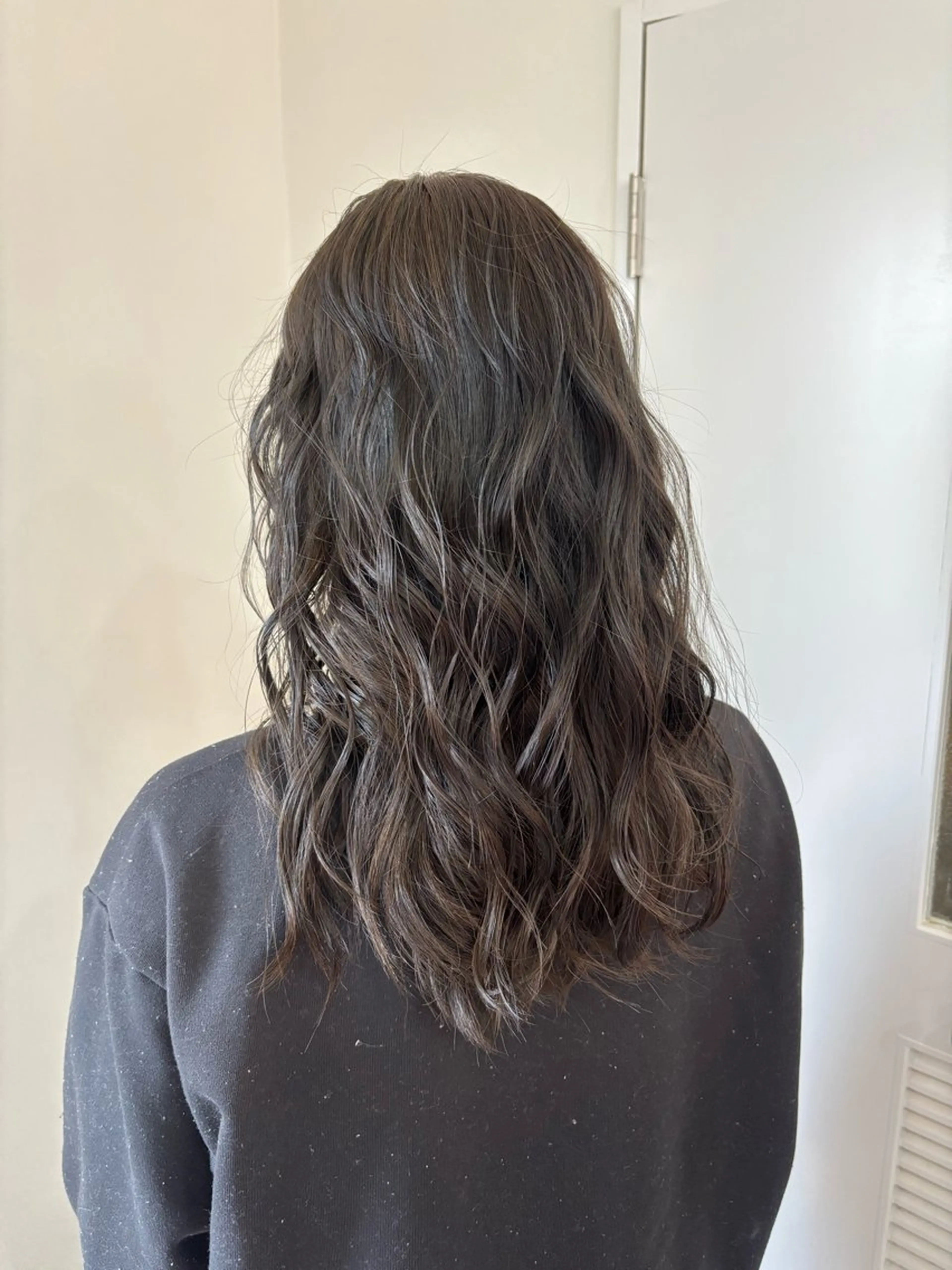セミロング カラー ume所属・LILi リリのヘアスタイル