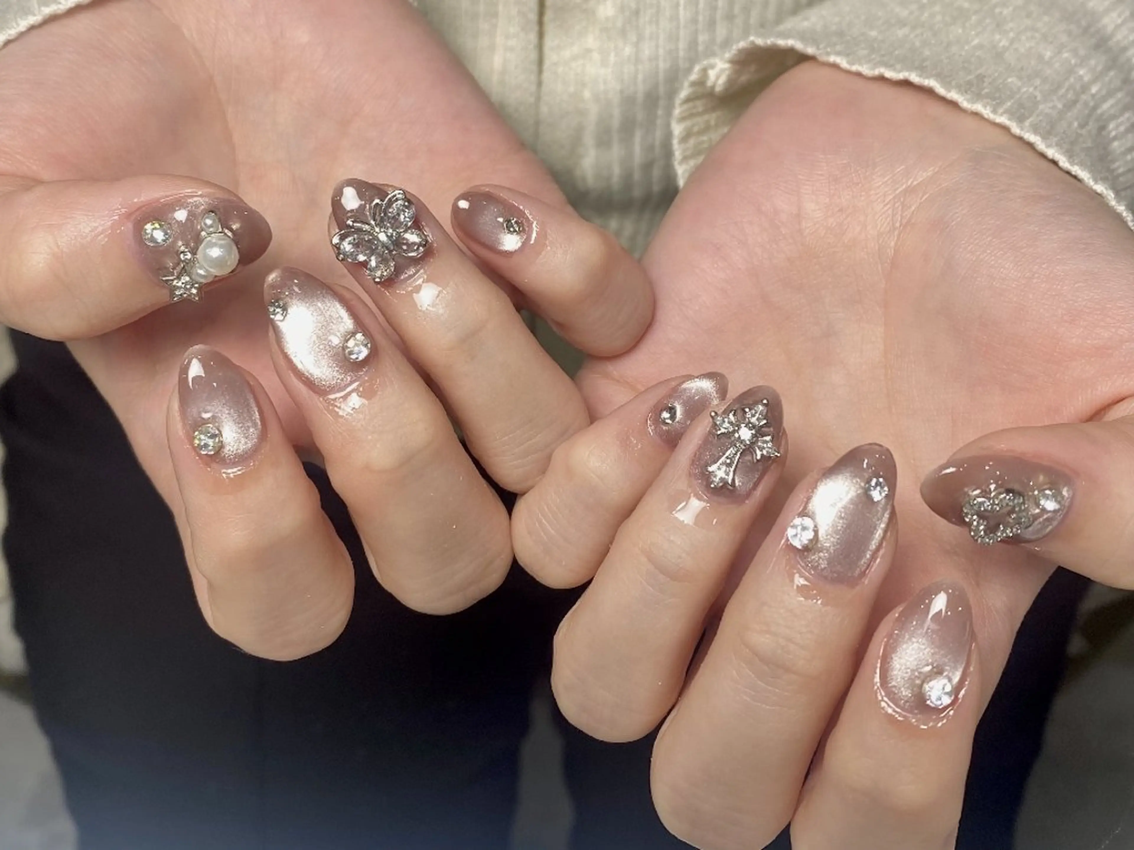 ネイル チークネイル フレンチネイル ジェルネイル ガラスフレンチ キラキラネイル ハンドネイル UM Nail Salonのネイルデザイン