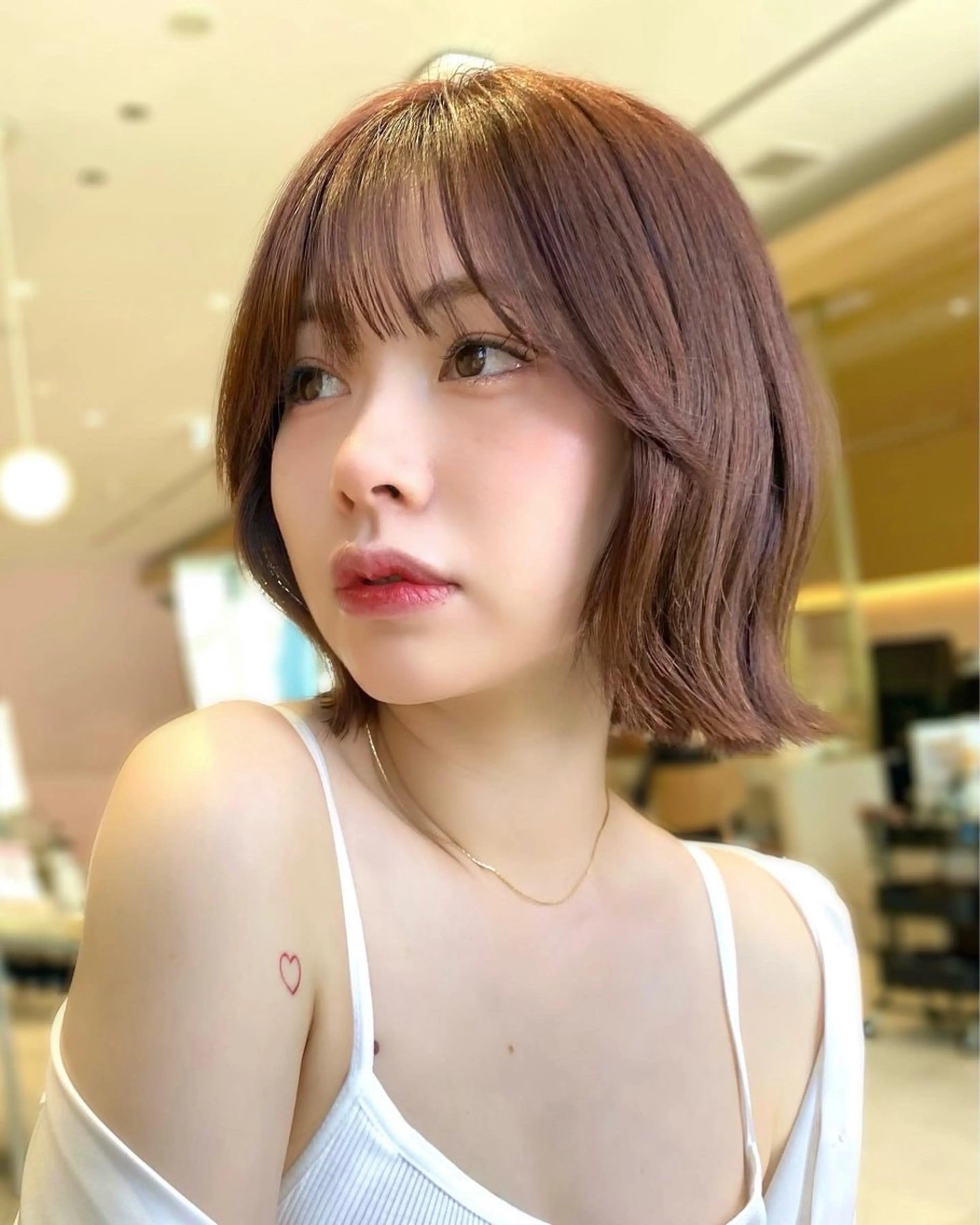ショート カラー パーマ ヘアアレンジ 切りっぱなしボブ ボブ 韓国風ヘア レイヤーカット カット ヘアカラー トリートメント ヘアセット 小野寺瑞希 /最小顔カットのヘアスタイル