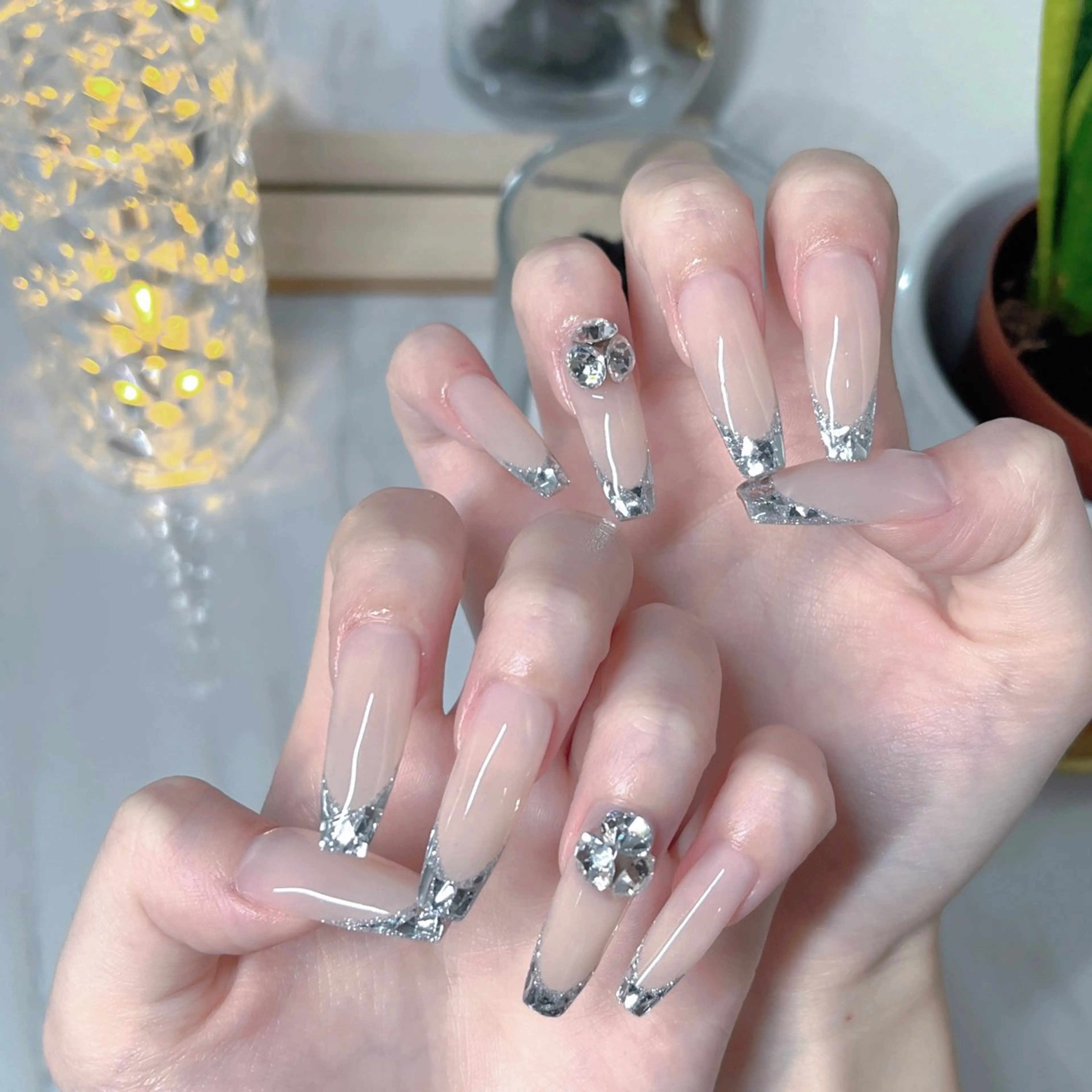 ネイル フットネイル フレンチネイル ジェルネイル ラメ(グリッター) ラメグラデーション ハンドネイル NEO Beauty Salon所属・𝐍𝐄𝐎 𝐉𝐔𝐑𝐈のネイルデザイン