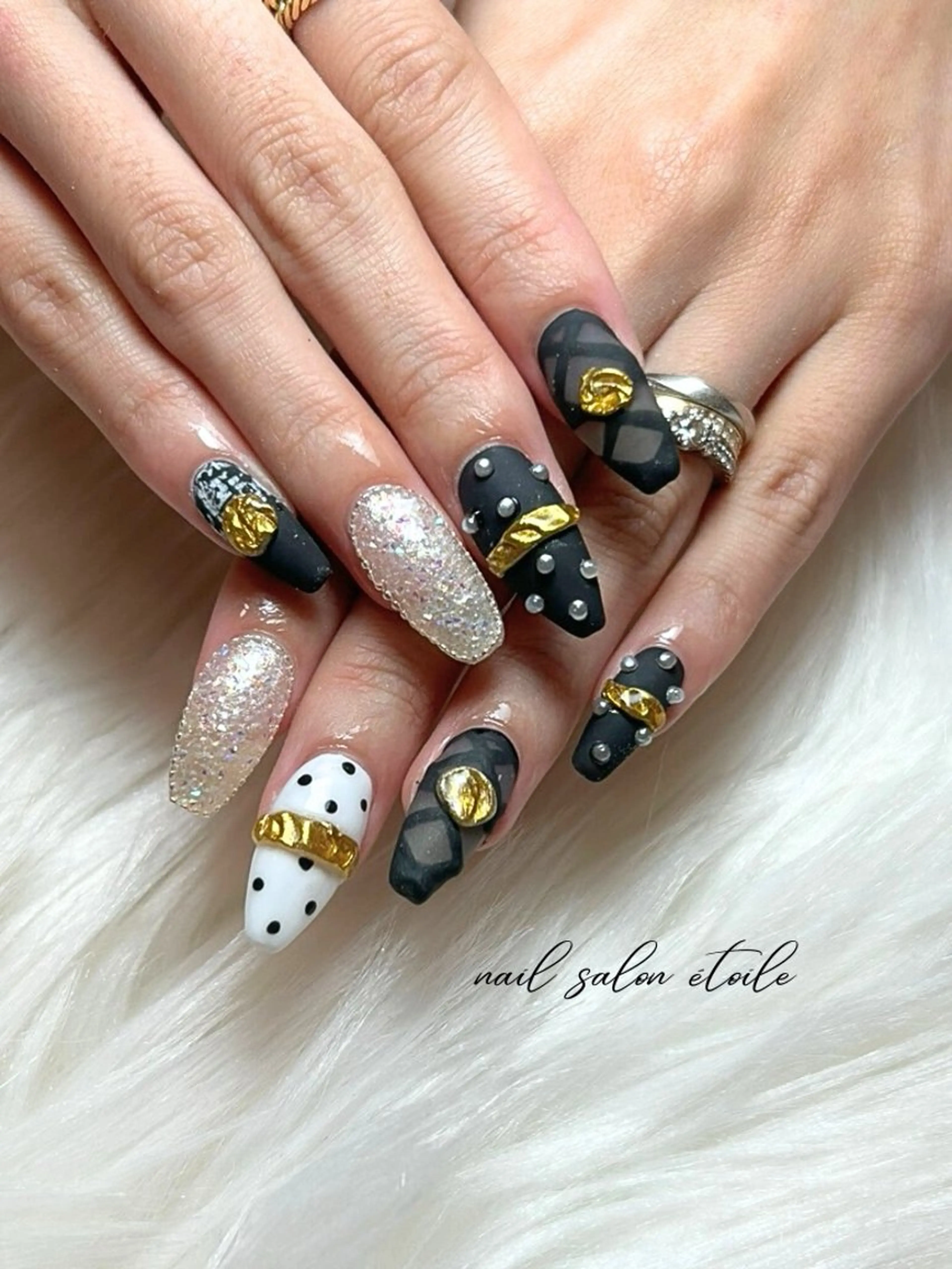 ネイル ドット ゴールド ロングネイル 持ち込み ハンドネイル nail salon étoileのネイルデザイン