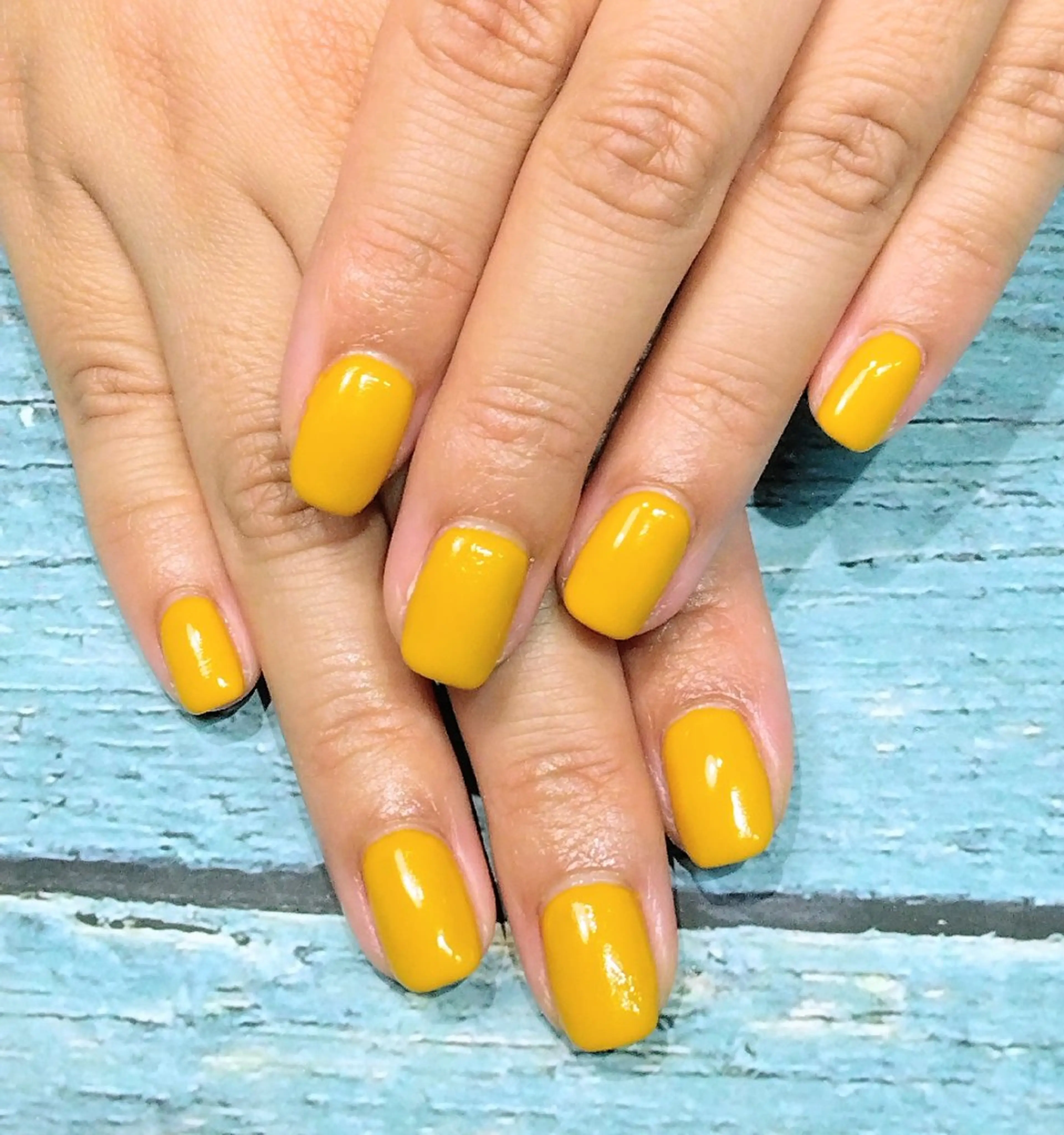 ネイル ワンカラーネイル 黄色 ハンドネイル ARTEMIS SAITOのネイルデザイン