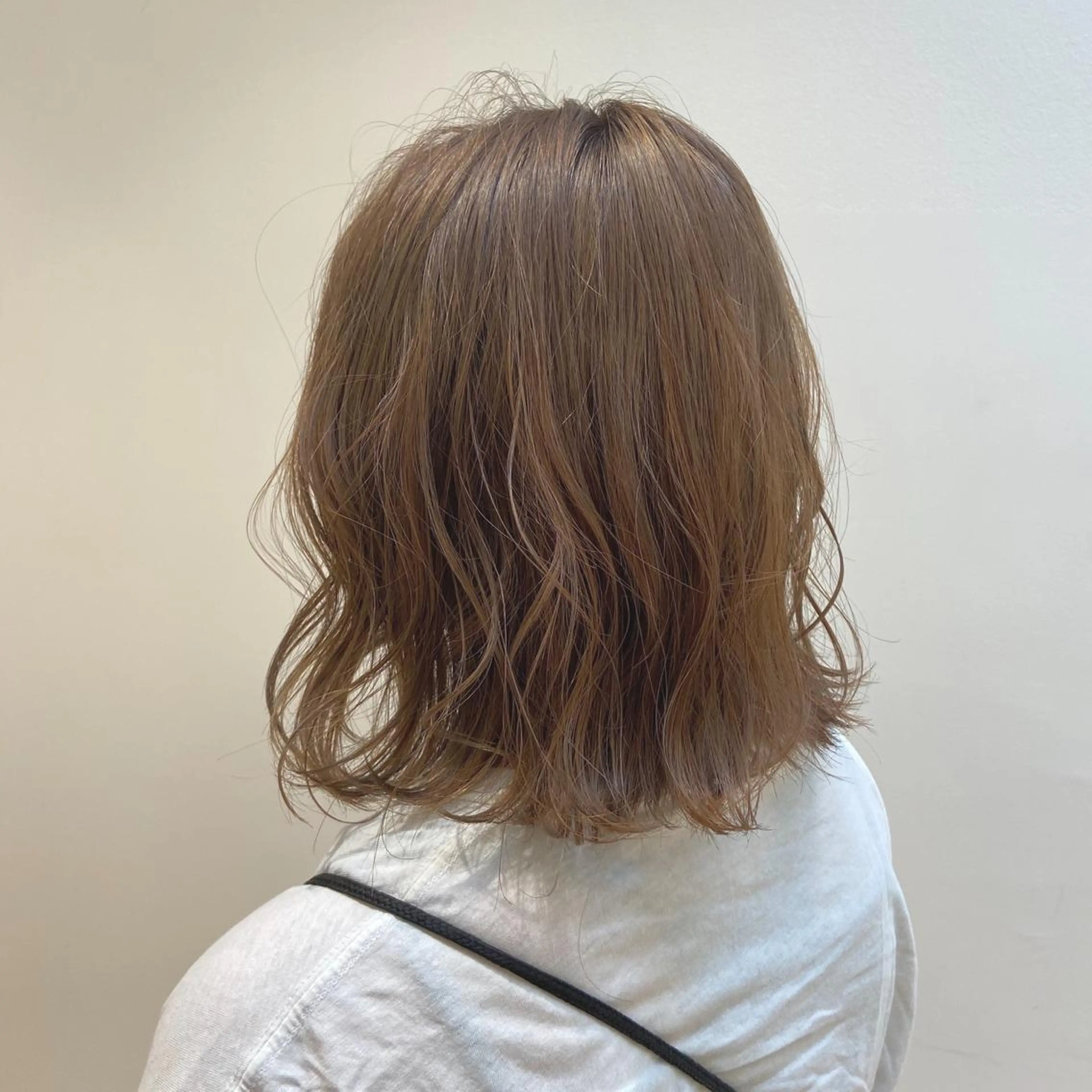 ミディアム カット ヘアカラー トリートメント loca by tree所属・うる艶暖色カラー HARUNAのヘアスタイル