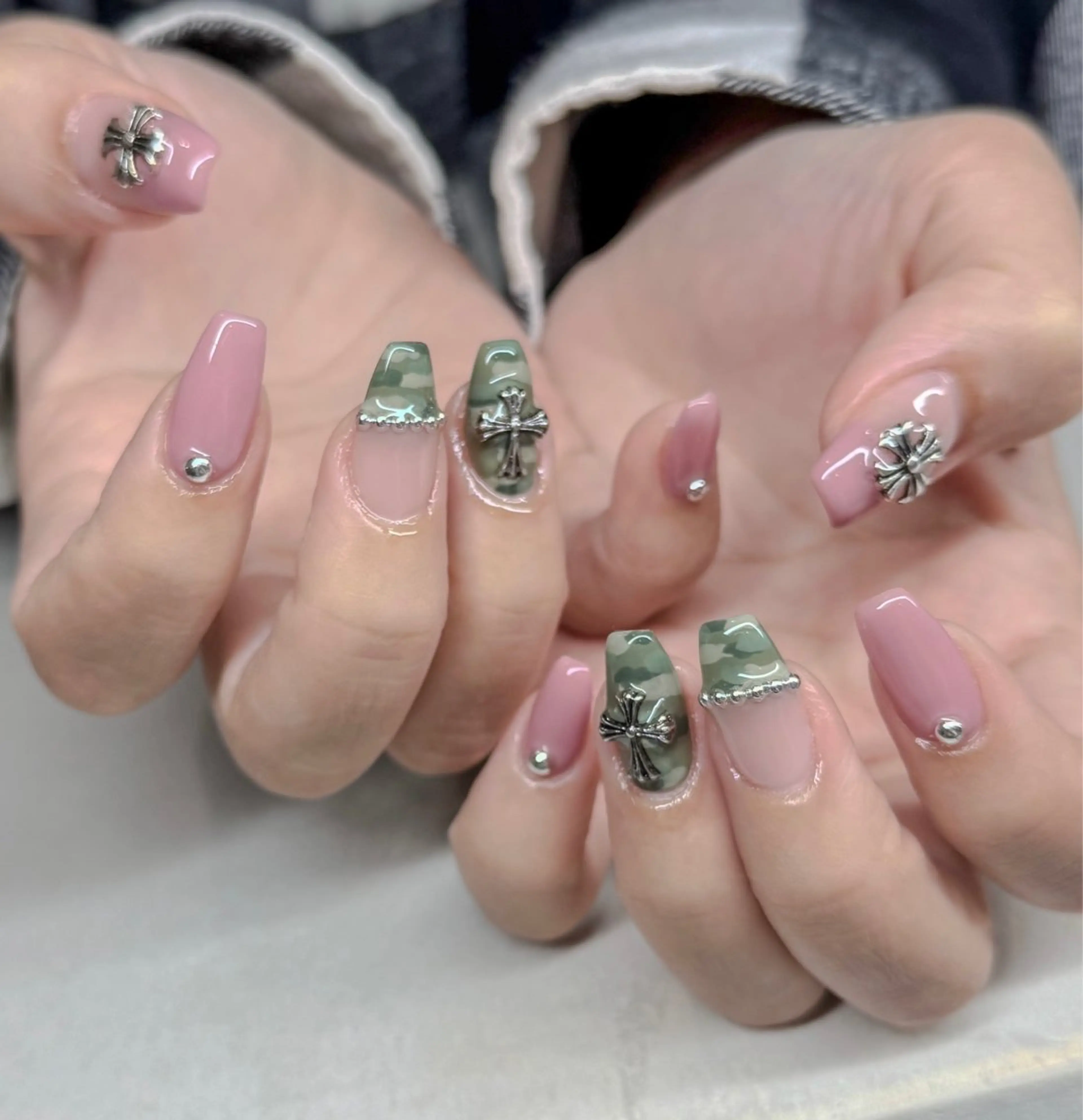 ネイル ハンドネイル ハンドケア num-fi Aiのネイルデザイン