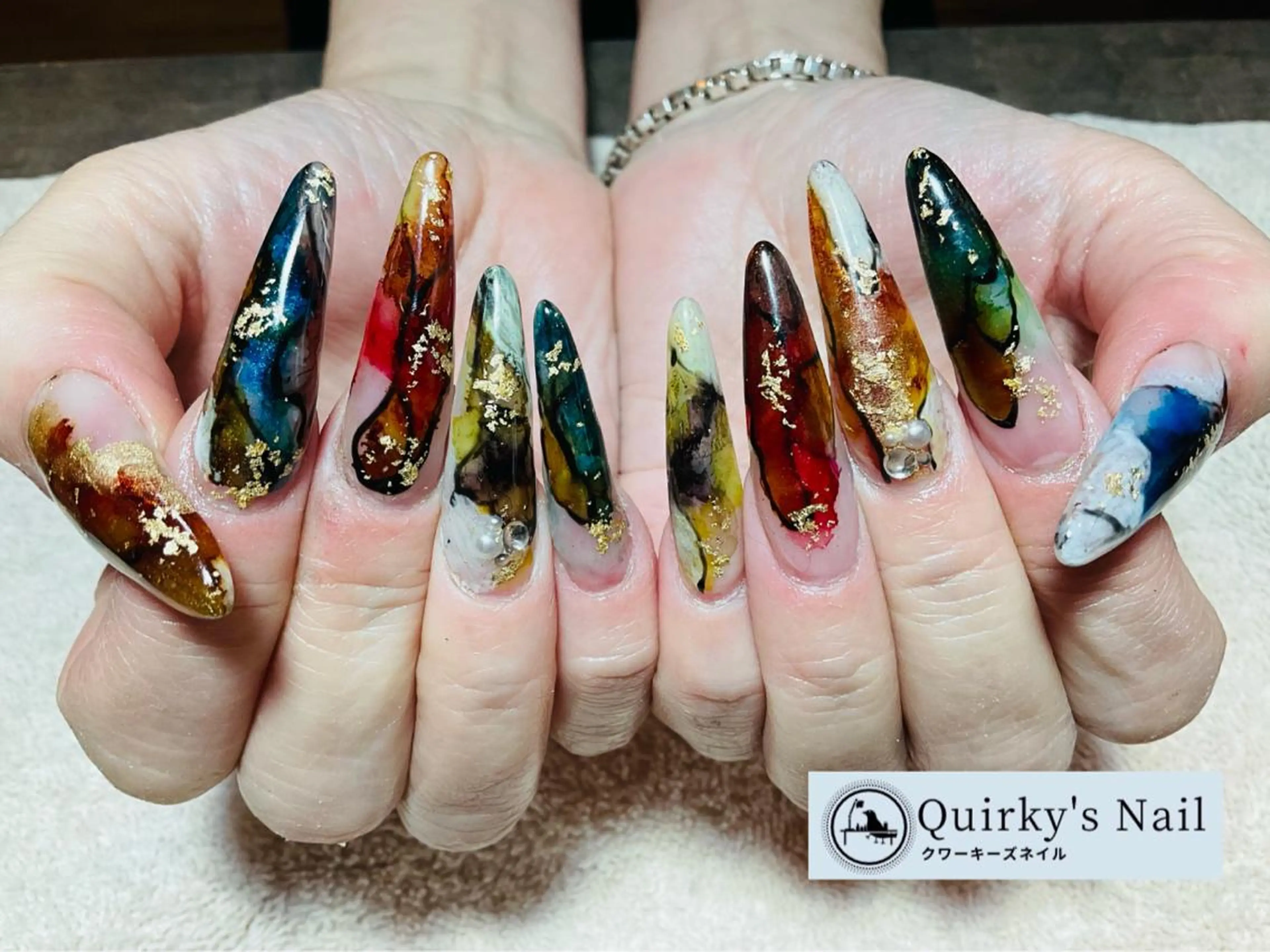 ネイル アートネイル ジェルネイル グラデーション ホログラムネイル キラキラネイル Quirky's Nail【栄店】のネイルデザイン