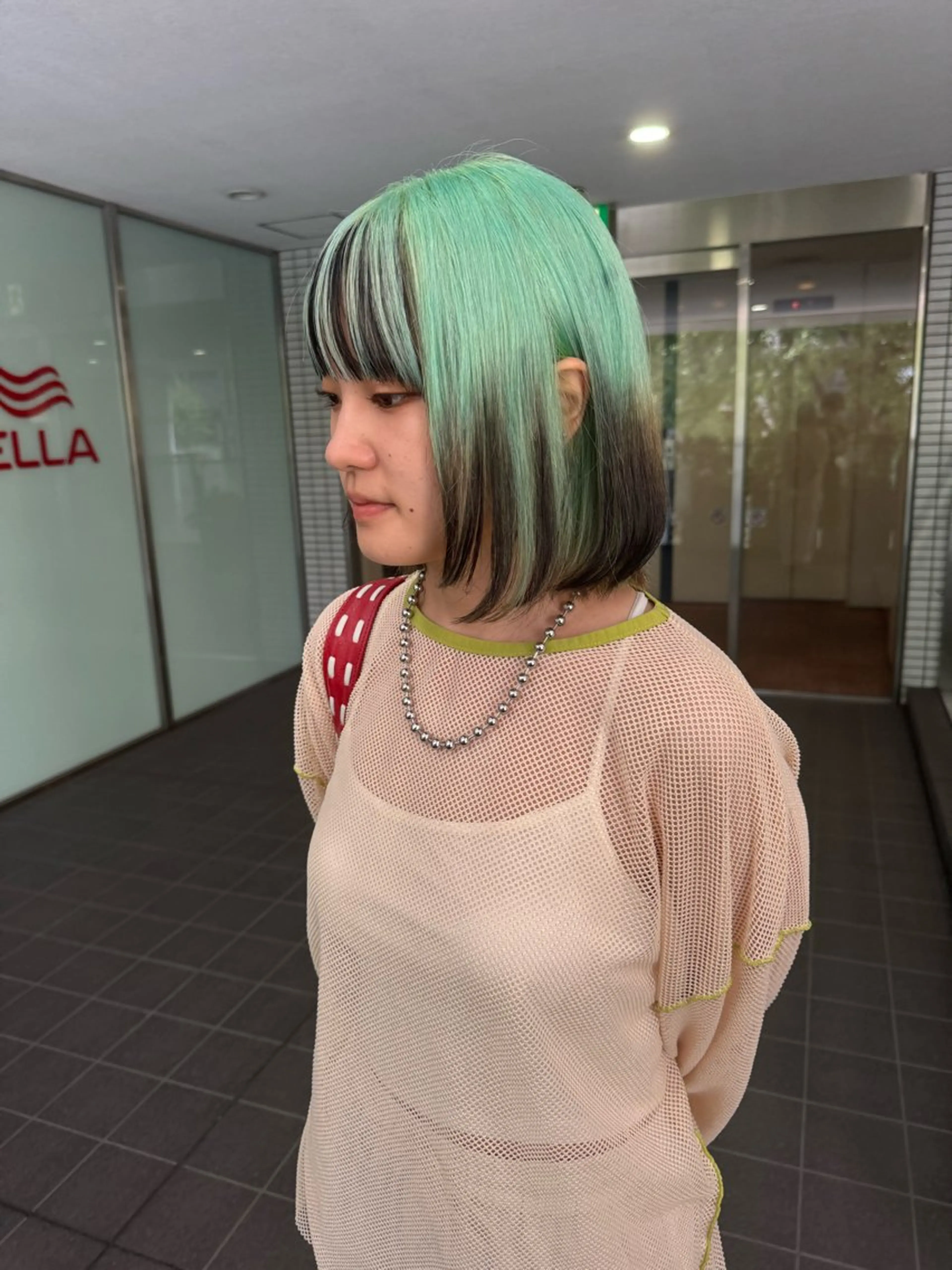 ミディアム カラー デザインカラー エマノン福岡天神所属・ババアツシ　髪質改善 ブリーチなしカラーのヘアスタイル