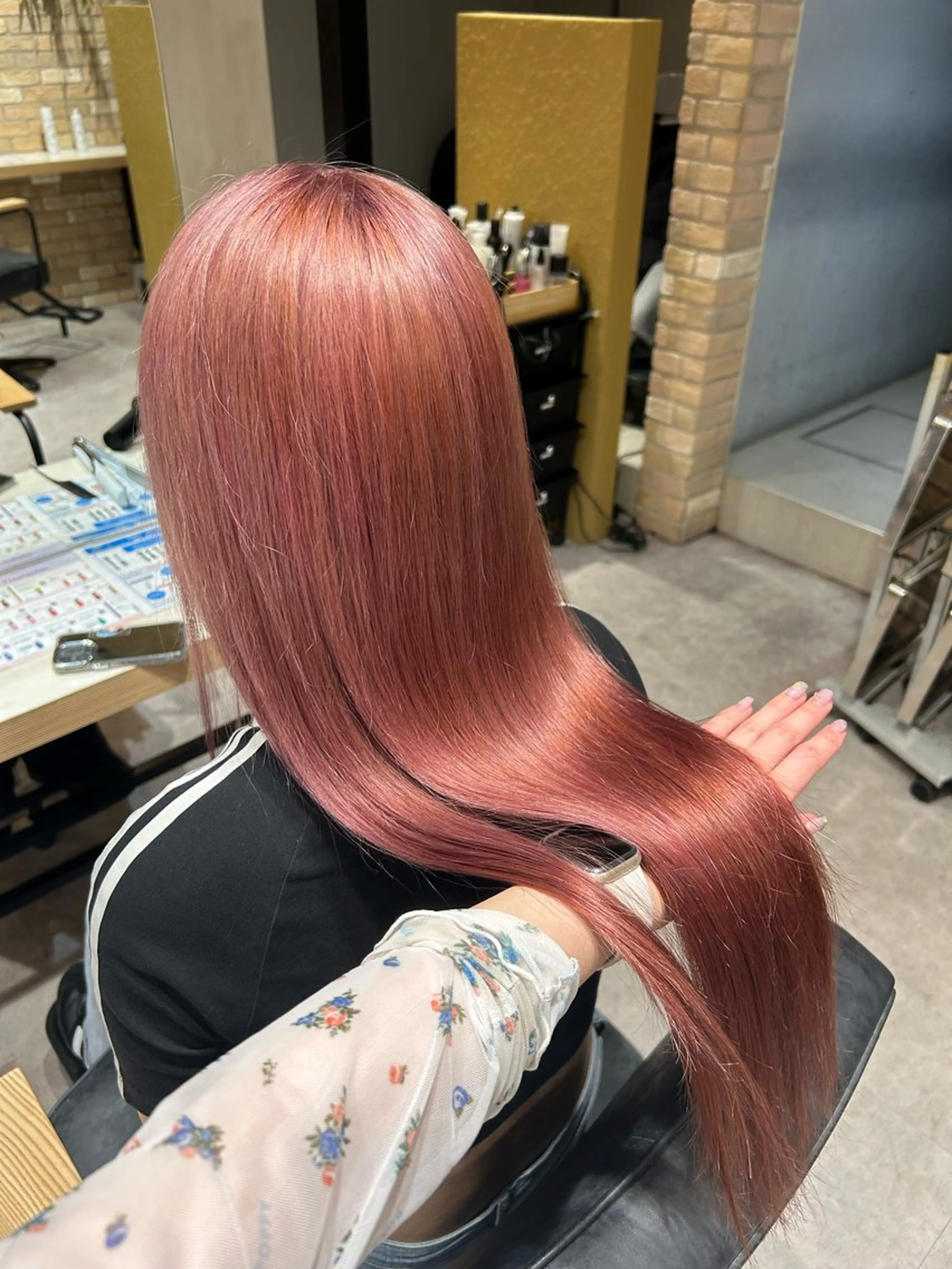 ロング カラー ブリーチ ピンクカラー ヘアカラー 透明感カラー、ネイル COCORO🎀☘️のヘアスタイル